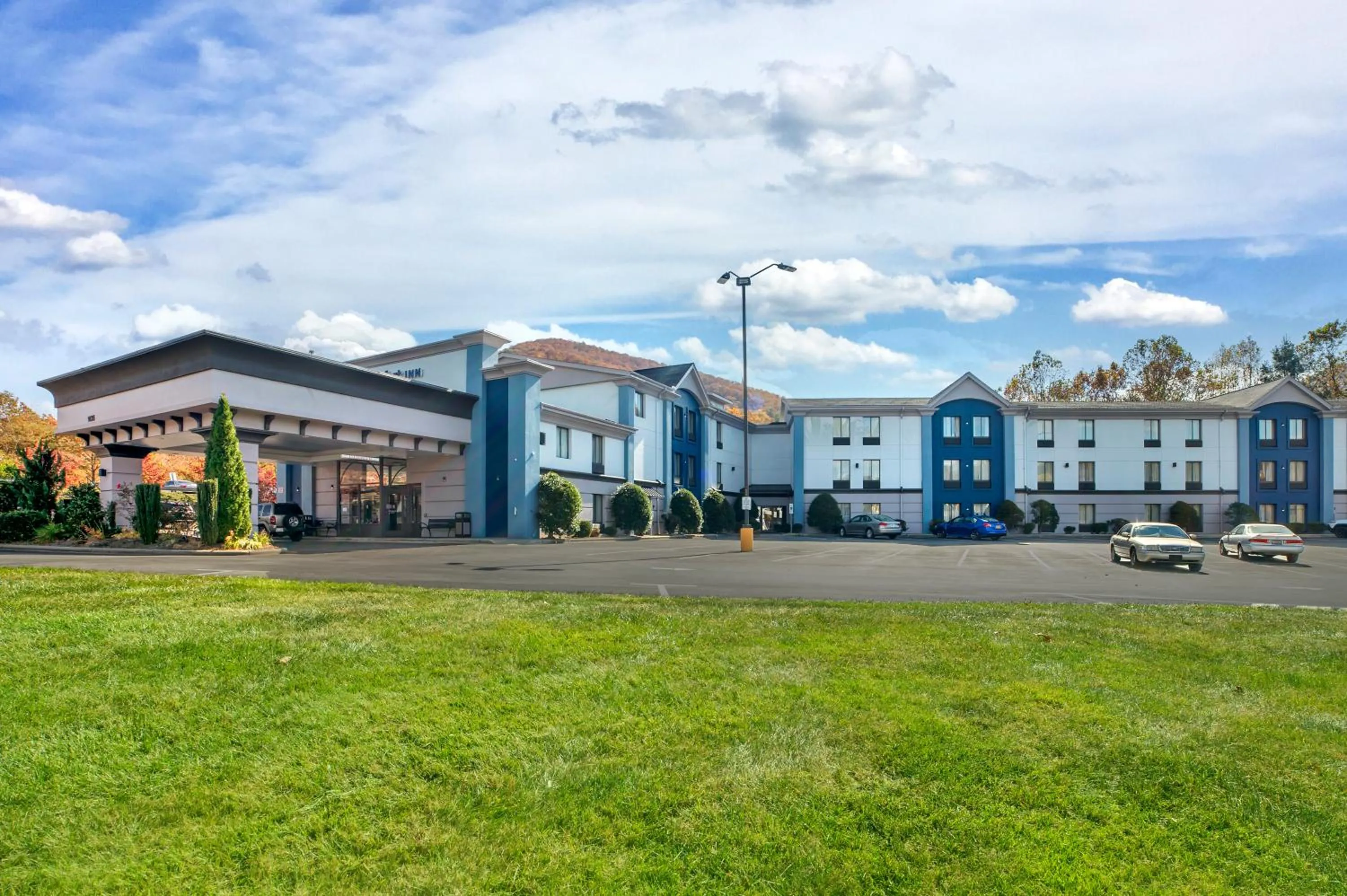Property building in Comfort Inn Asheville East-Blue Ridge Pkwy Access