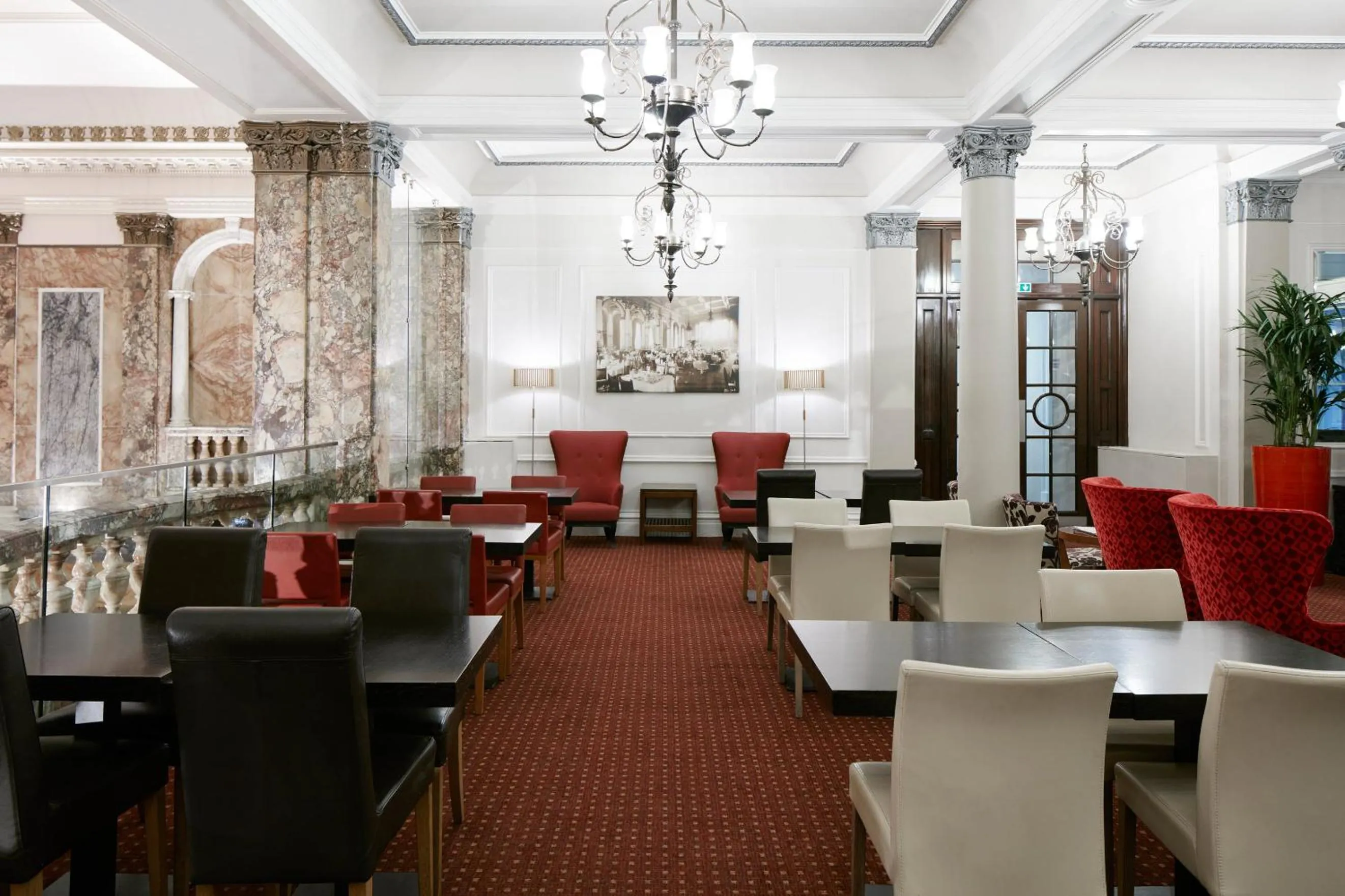 Lounge or bar in The Grand at Trafalgar Square