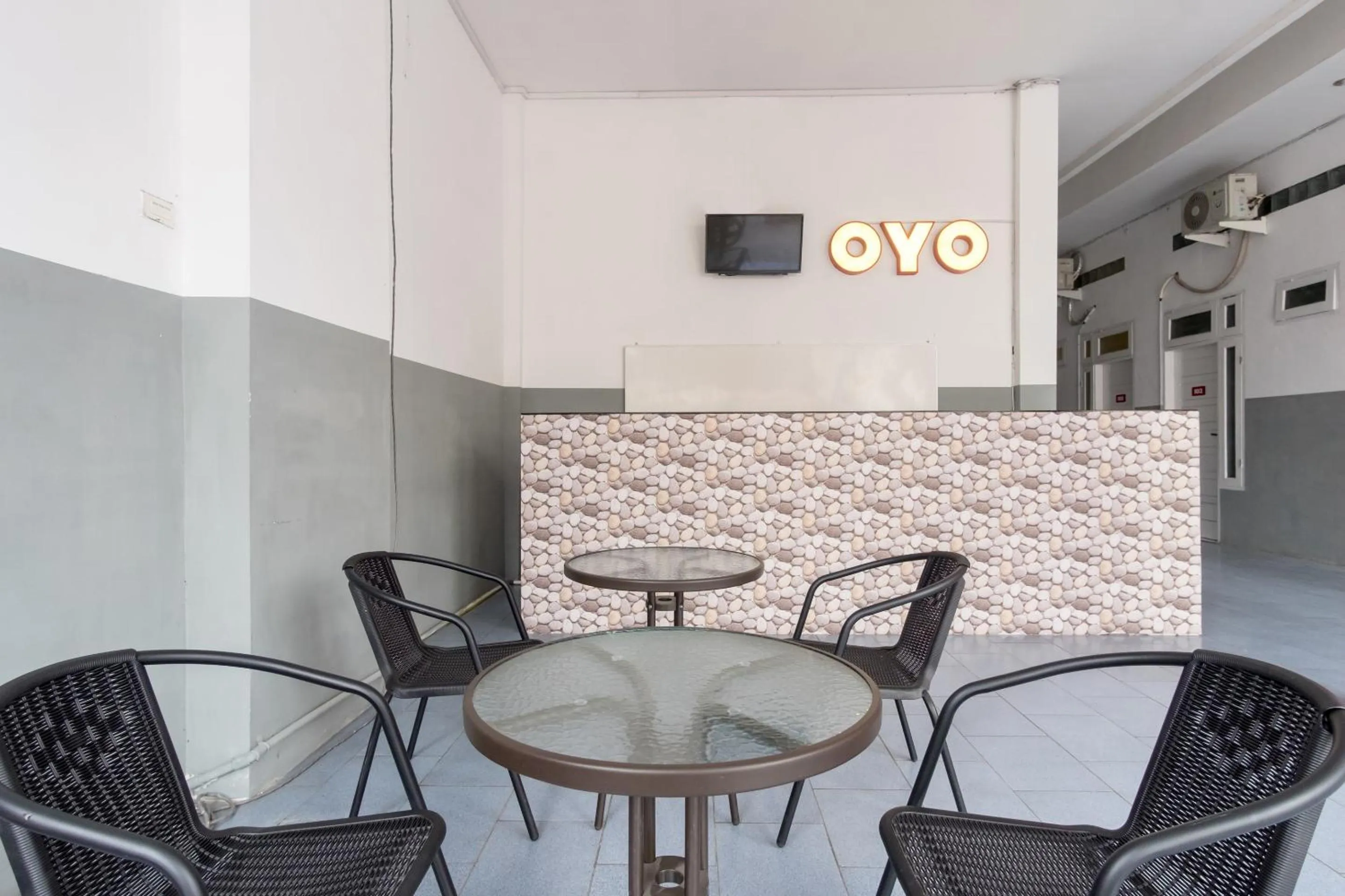 Seating area in OYO 447 Hutasimo Residence