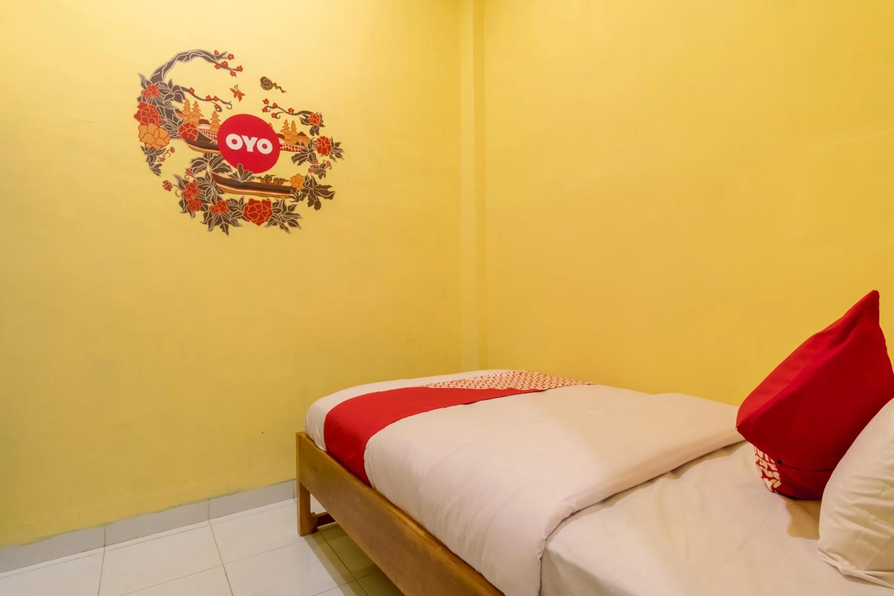 Bedroom in OYO 447 Hutasimo Residence