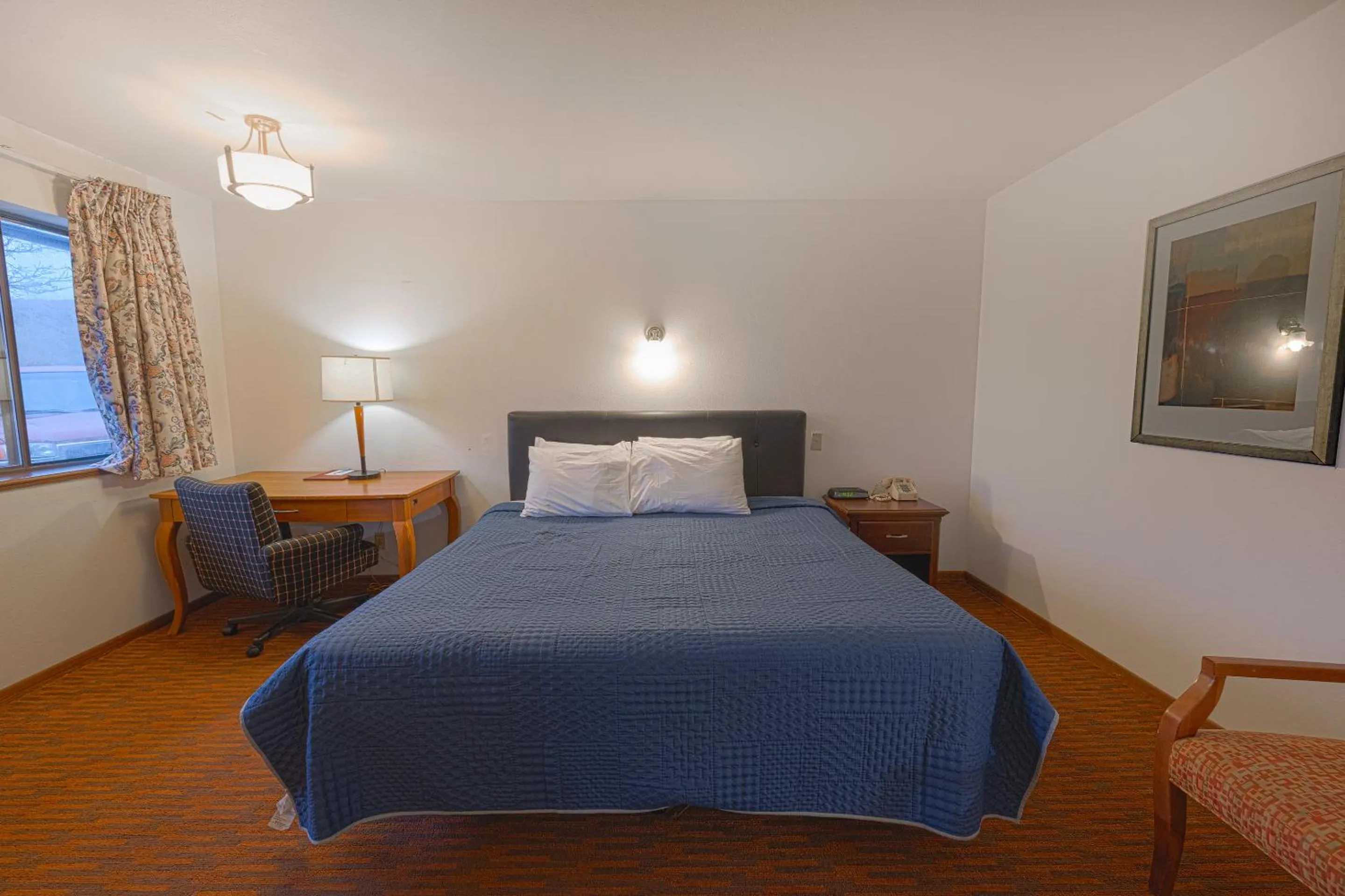 Standard King Room in Harlan Inn and Suites By OYO Harlan