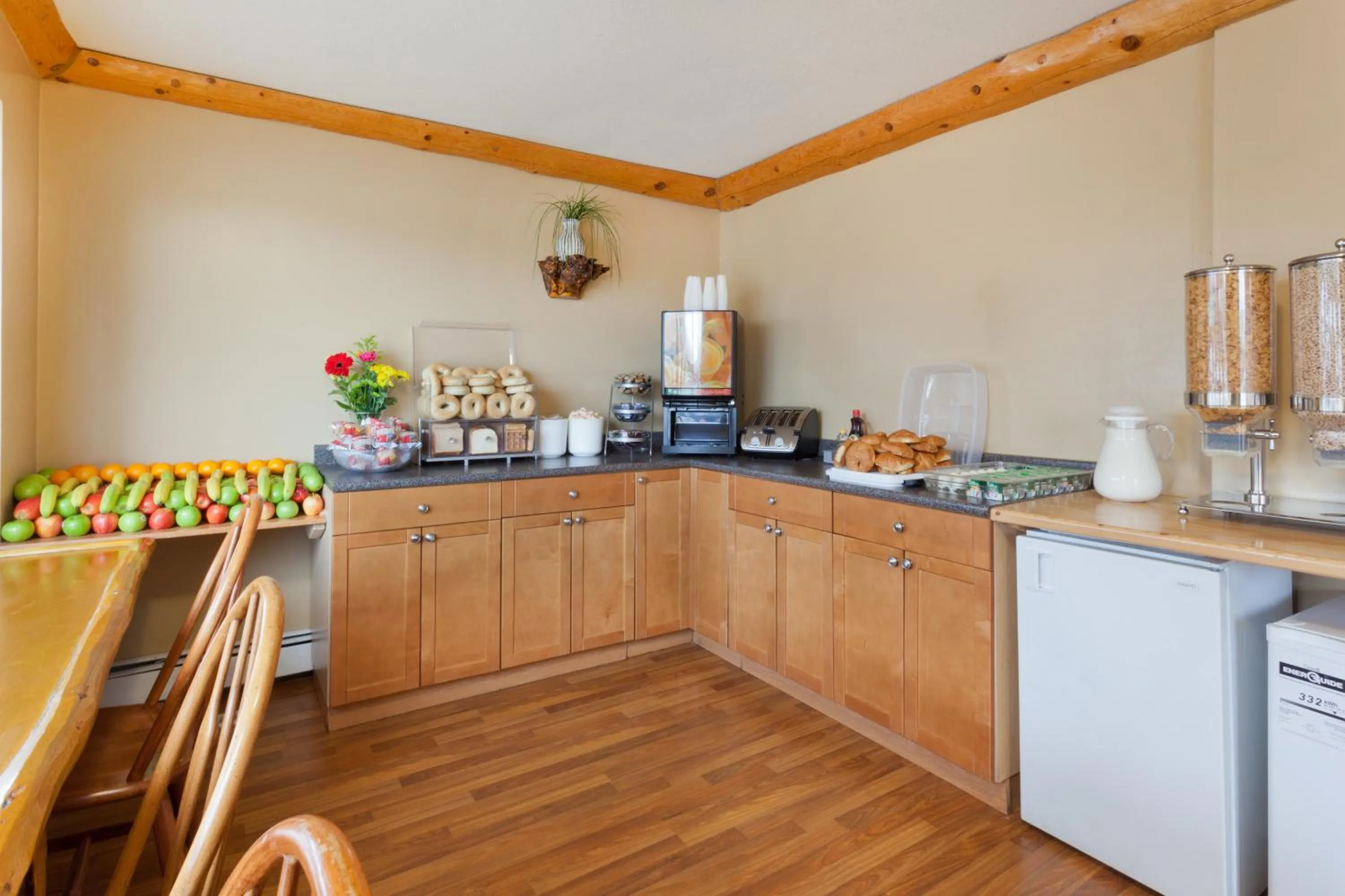 Continental breakfast in Super 8 by Wyndham Valemount