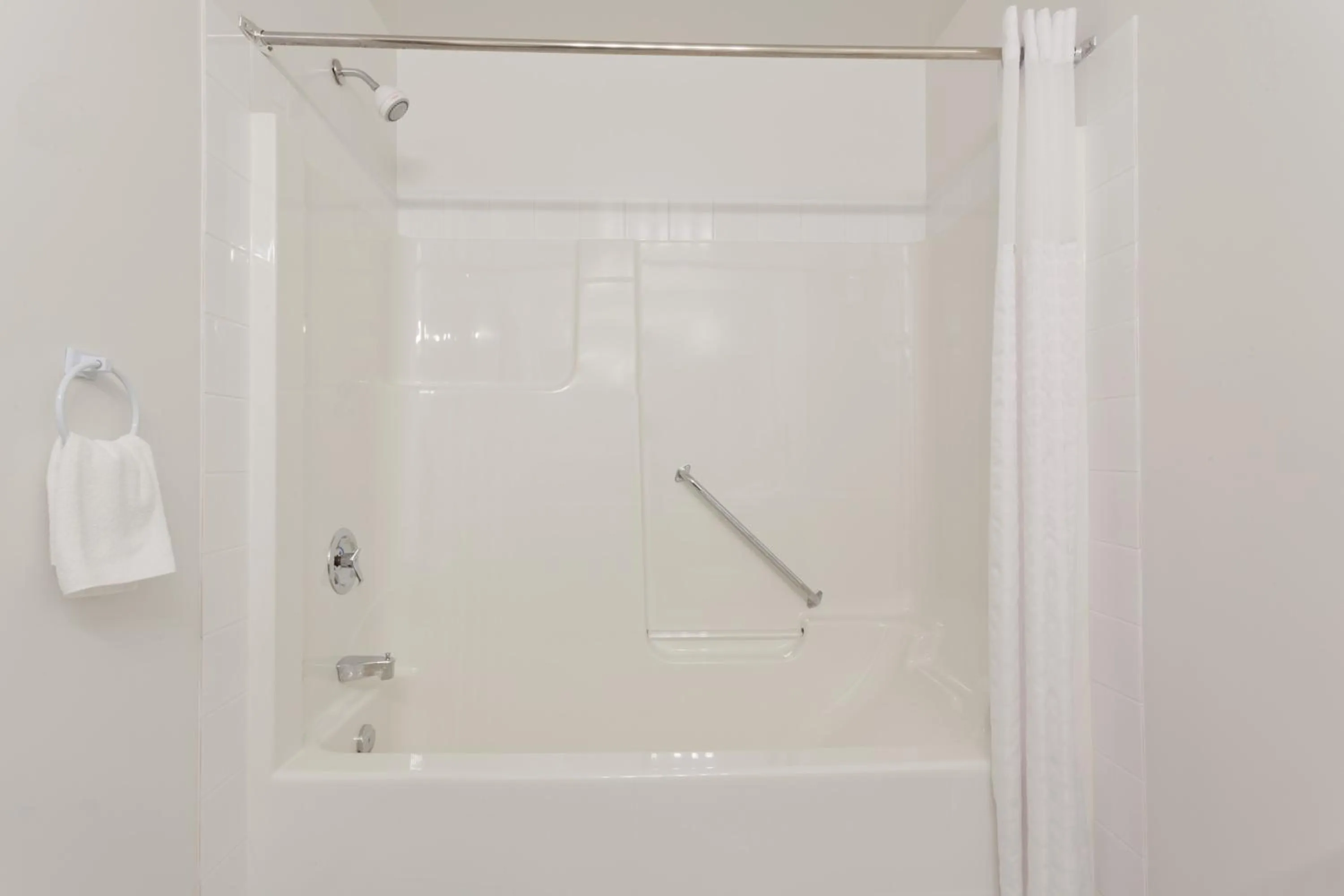 Bathroom in Super 8 by Wyndham Valemount