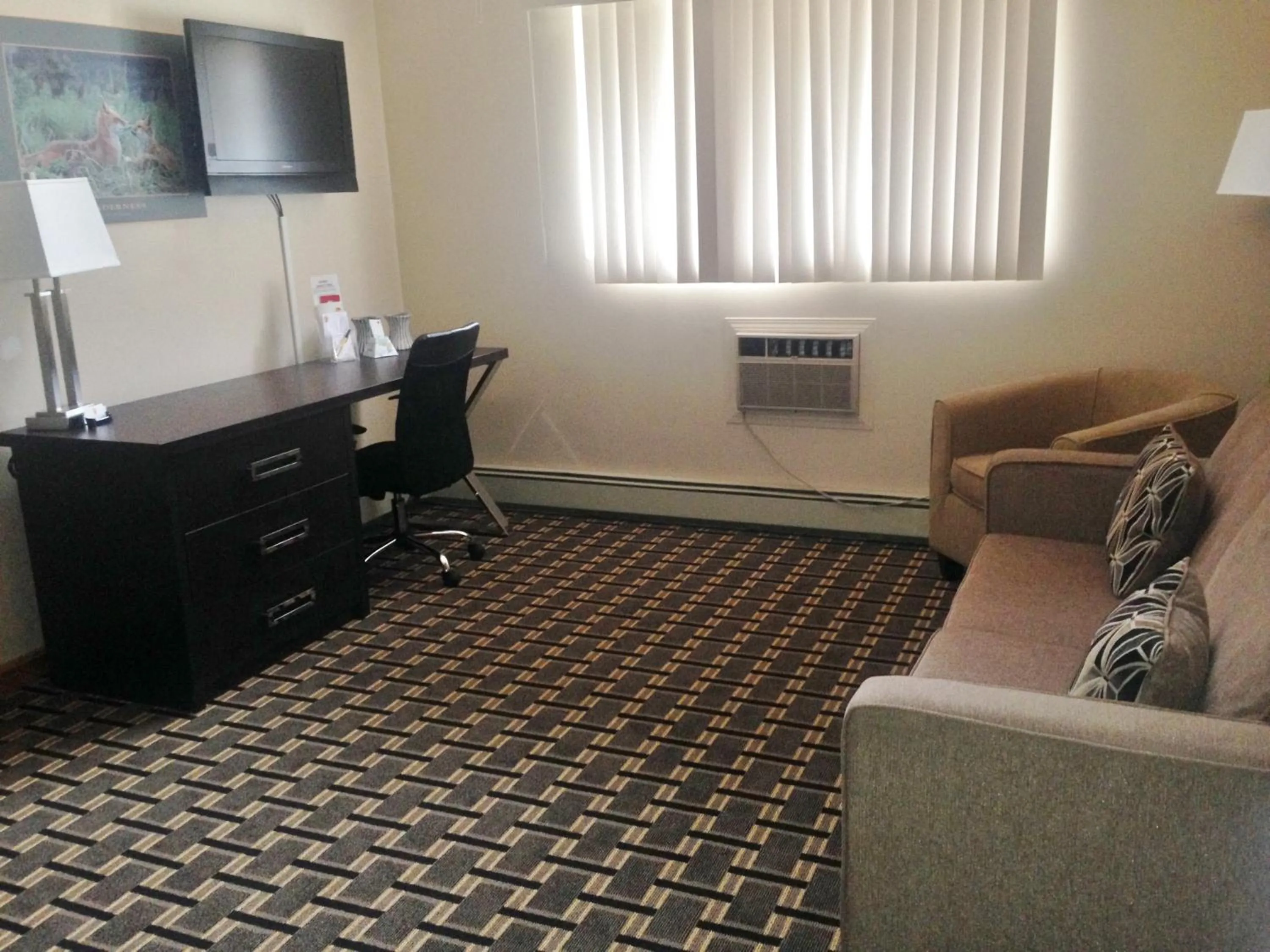 Living room in Super 8 by Wyndham Valemount