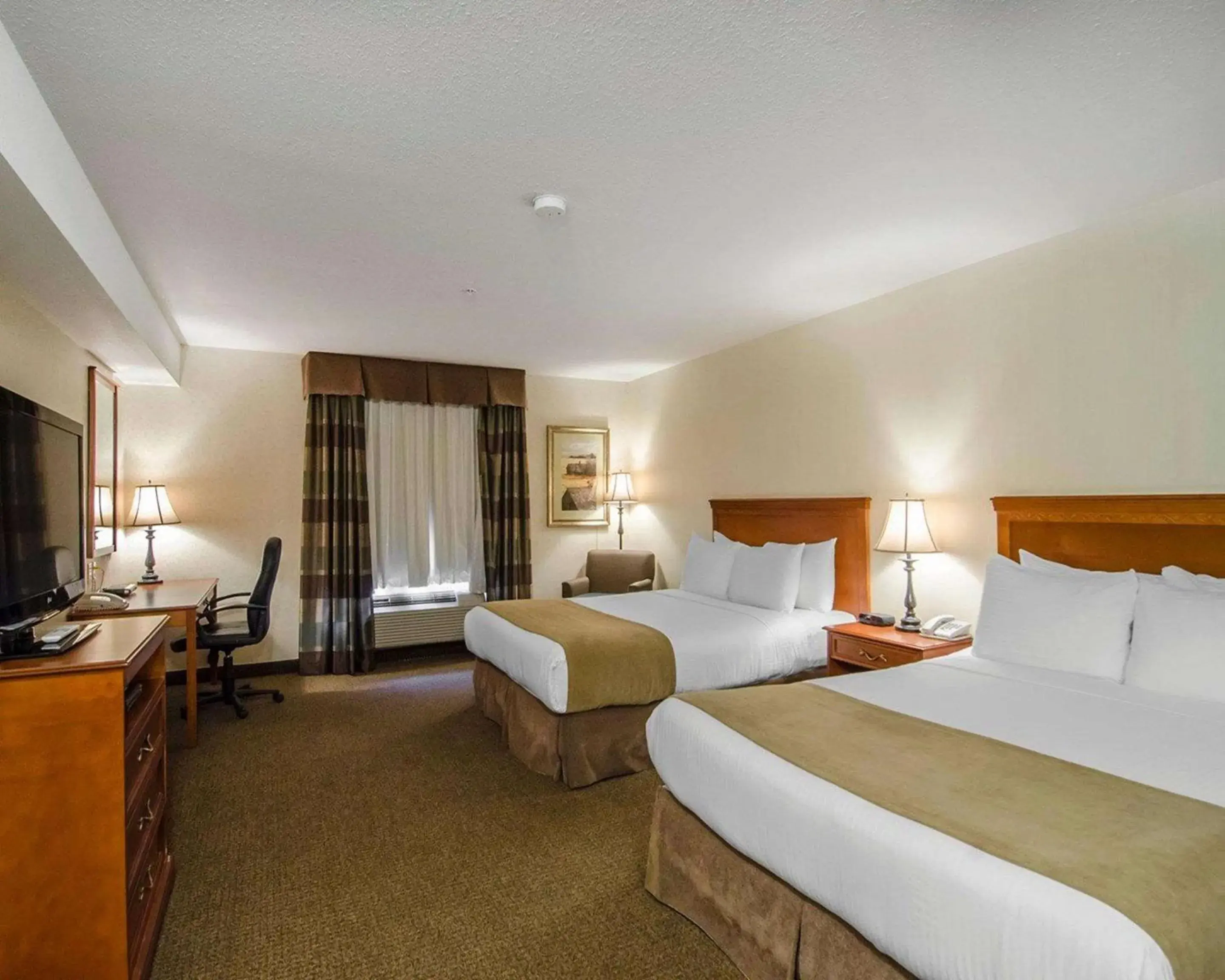 Standard Queen Room with Two Queen Beds and Sofa Bed - Non-Smoking in Quality Inn & Suites Grand Prairie Standard Queen Room with Two Queen Beds and Sofa Bed - Non-Smoking in Quality Inn & Suites Grand Prairie