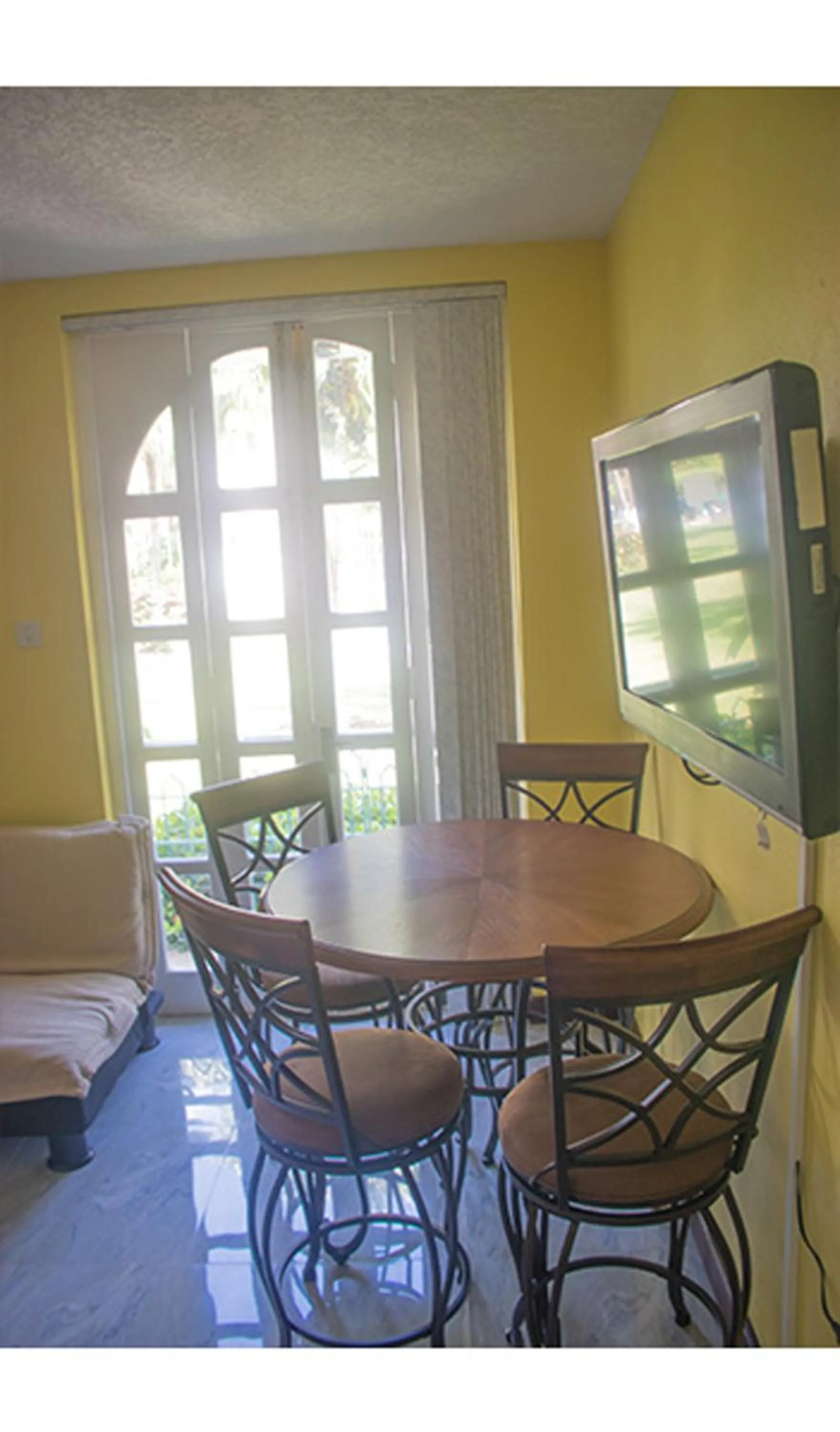 TV and multimedia in Conch Shell Beach Studio @ Sandcastles