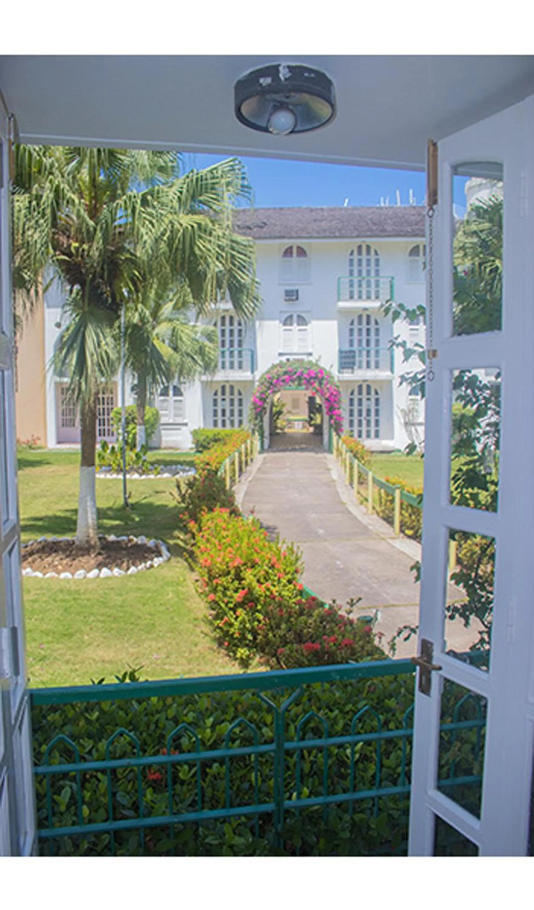 Facade/entrance in Conch Shell Beach Studio @ Sandcastles