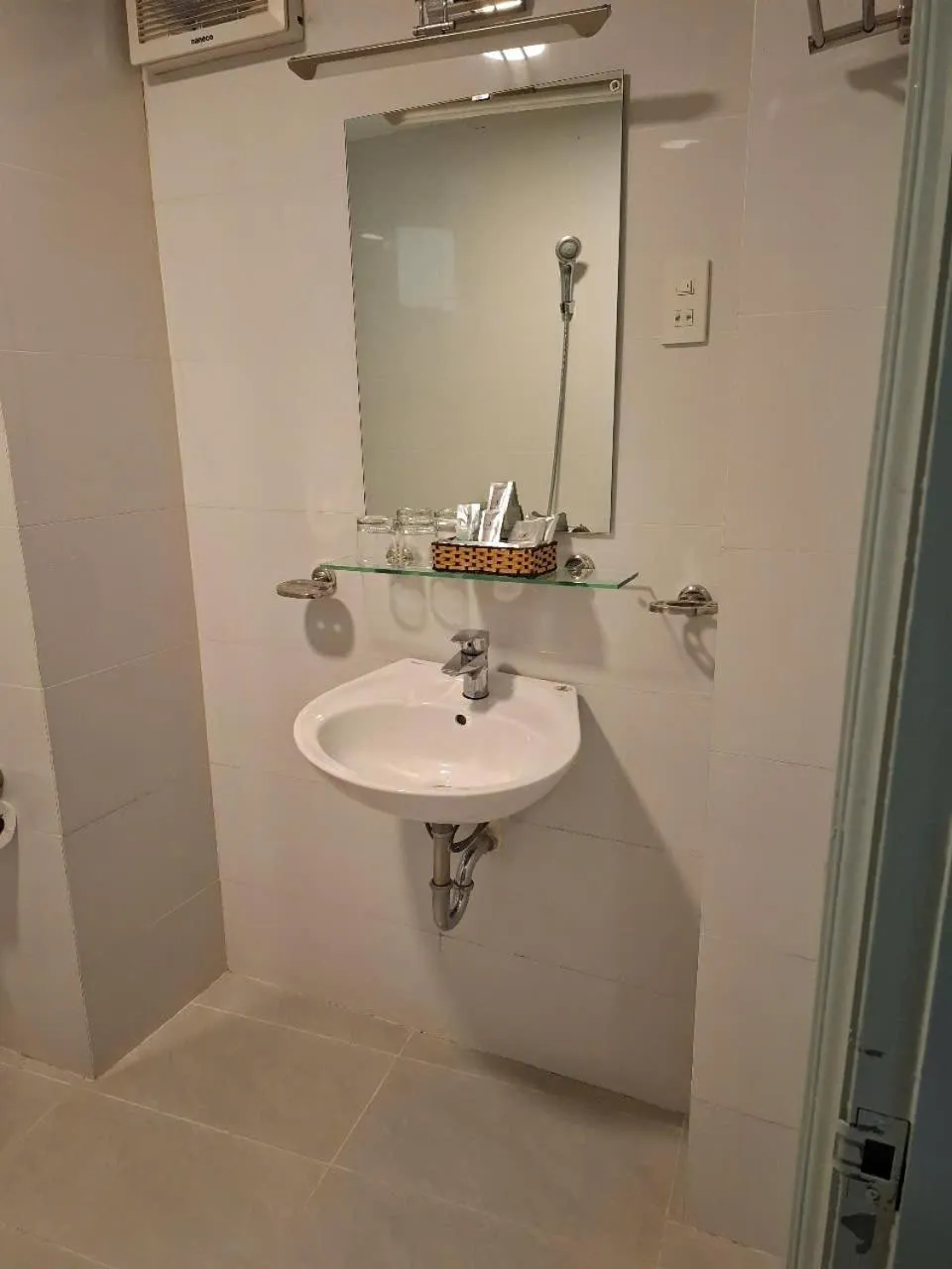 Bathroom in Riverside Hotel Saigon