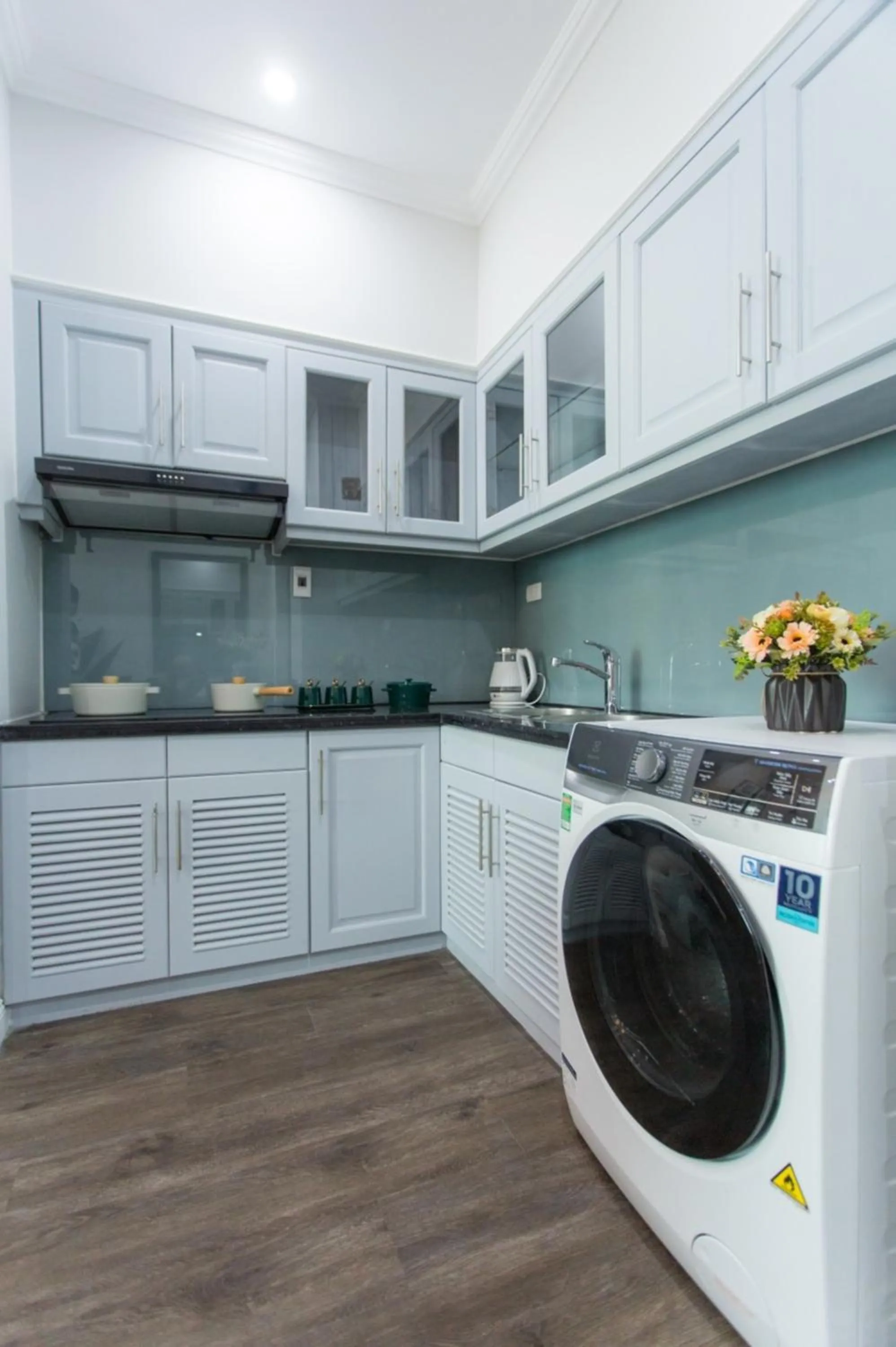 Communal kitchen in Vinh Trung Plaza Hotel