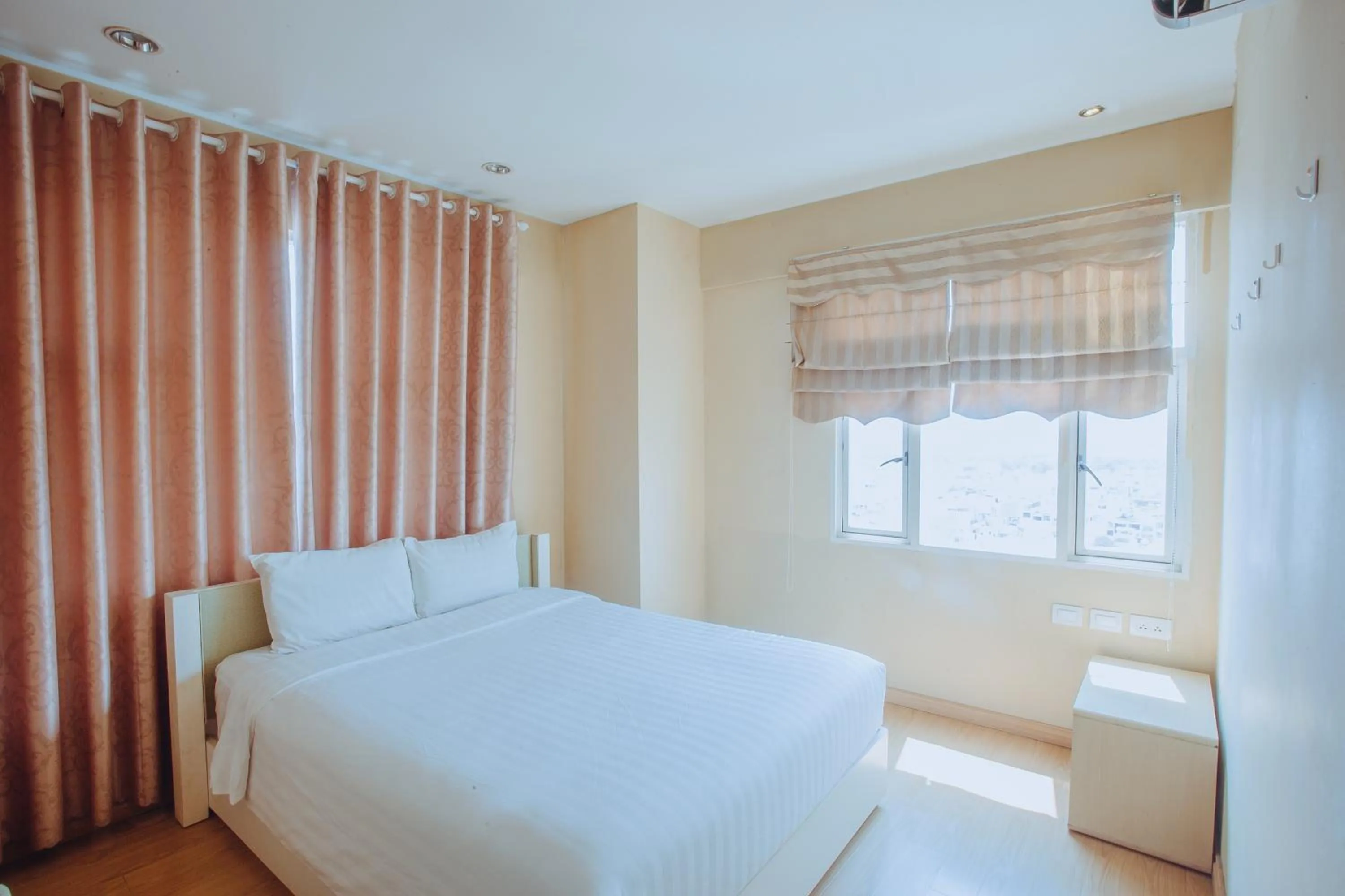 Bed in Vinh Trung Plaza Hotel