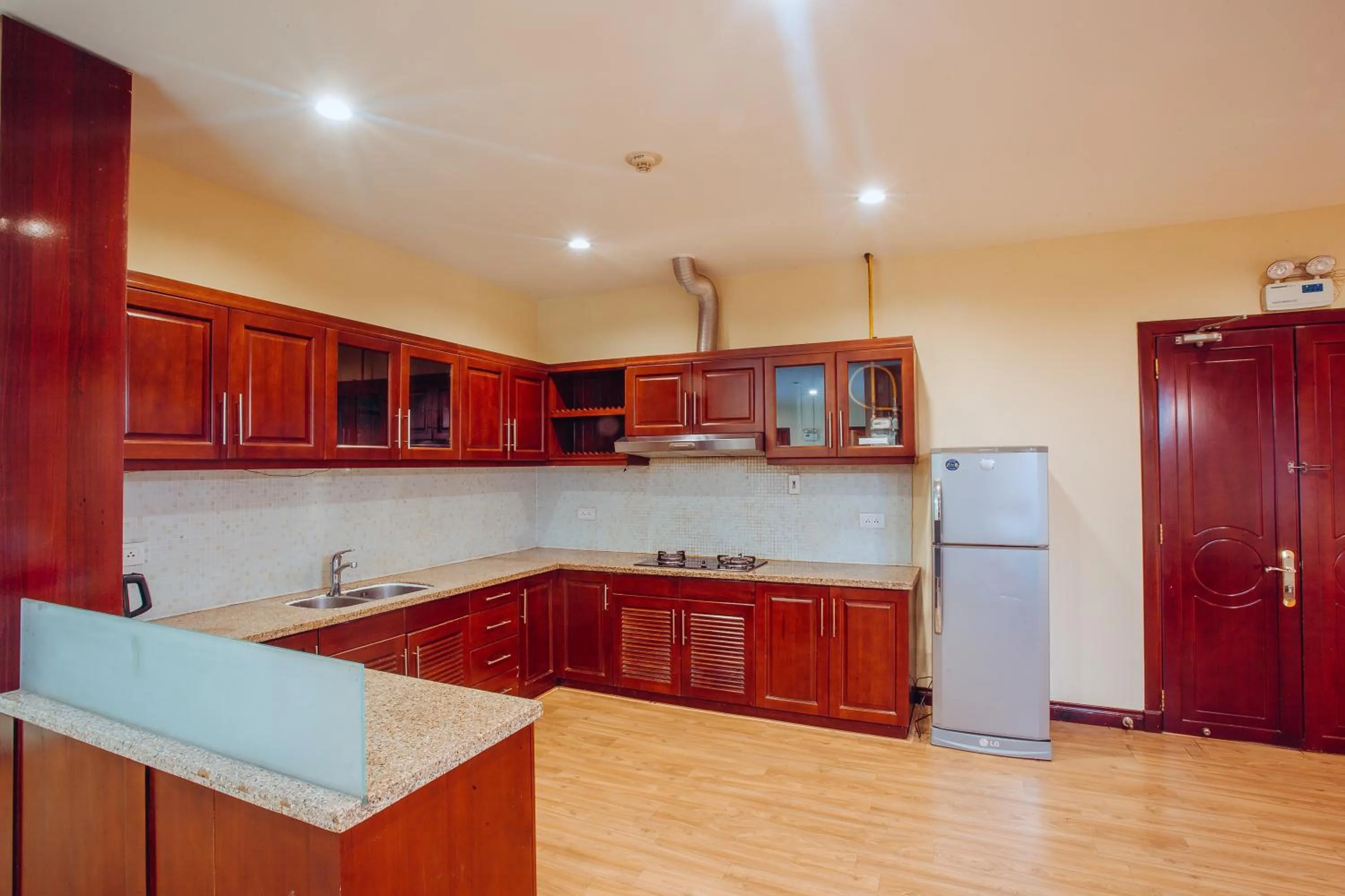 kitchen in Vinh Trung Plaza Hotel