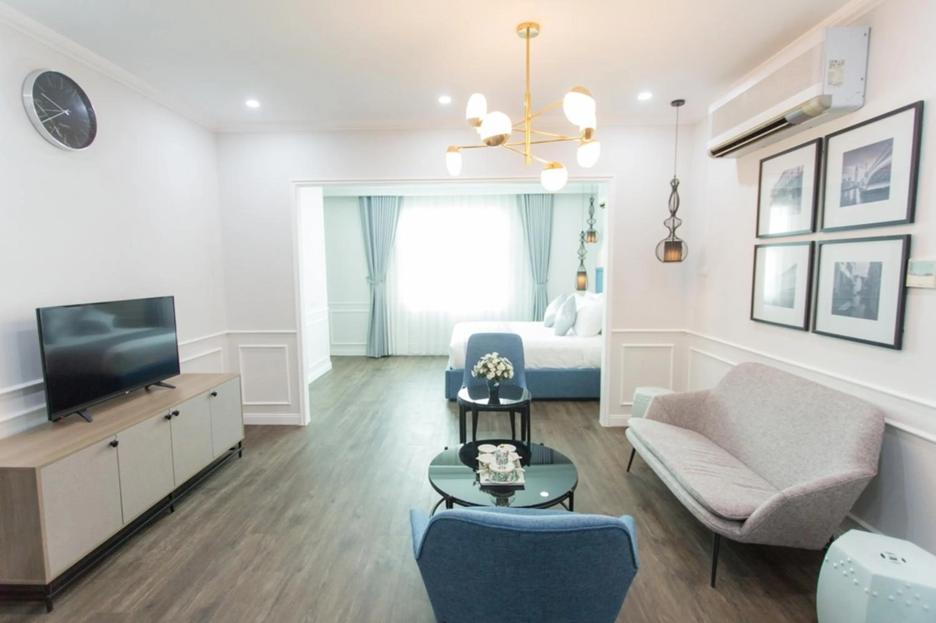 Living room in Vinh Trung Plaza Hotel