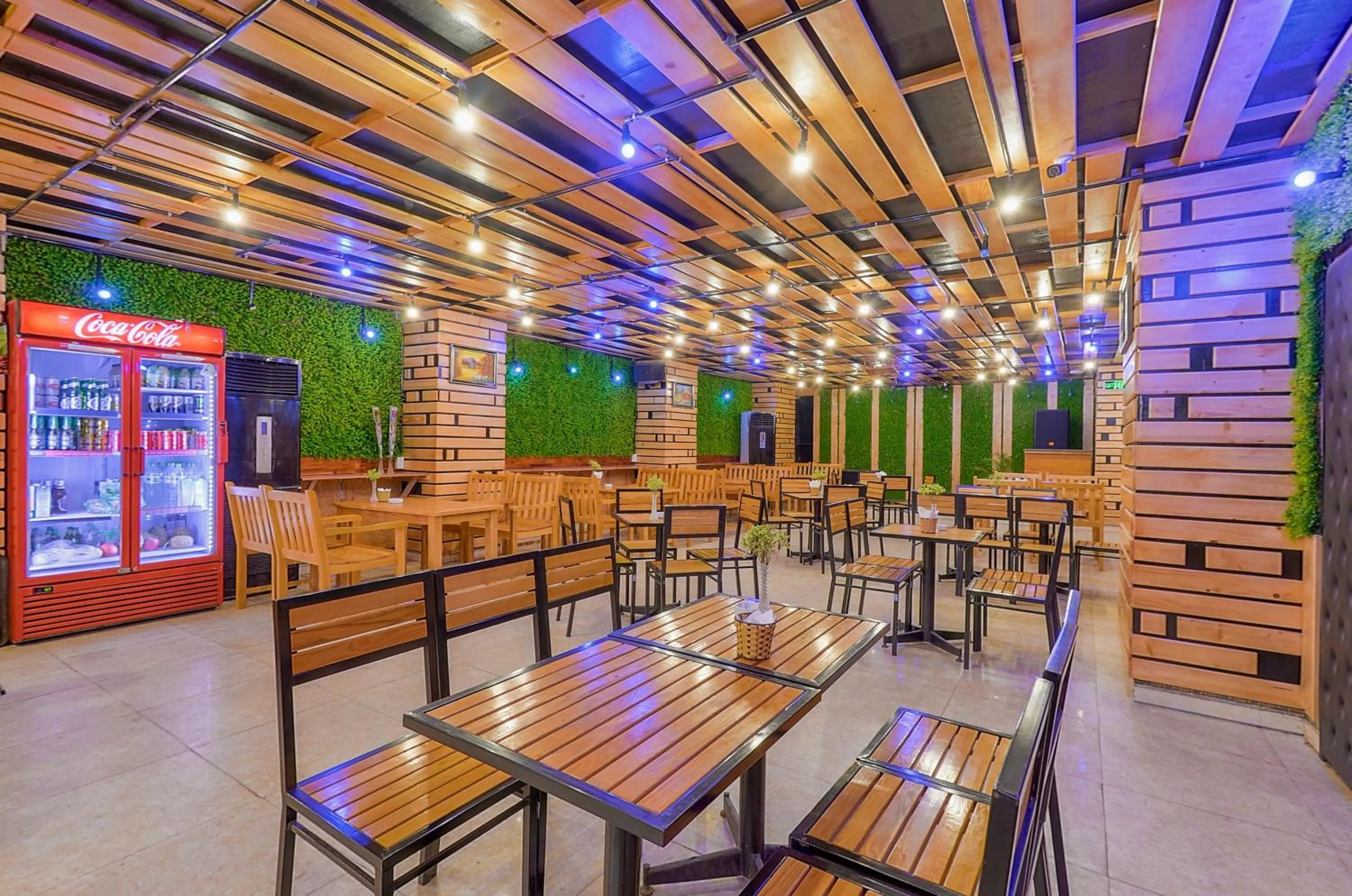 Restaurant/places to eat in Sea Pearl Cat Ba Hotel