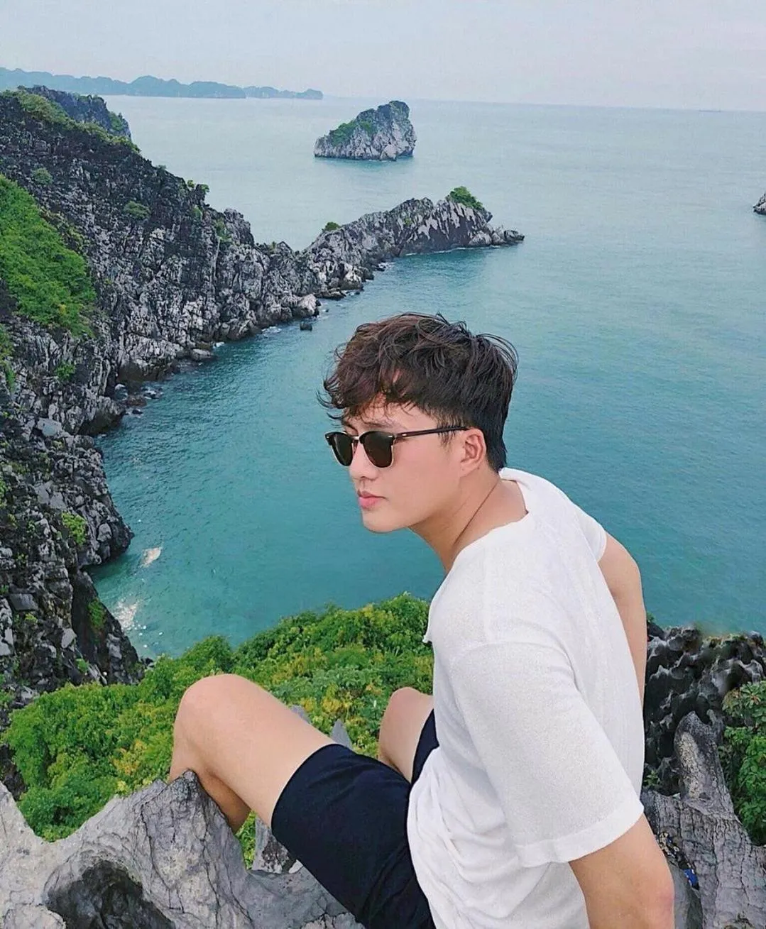 People in Sea Pearl Cat Ba Hotel