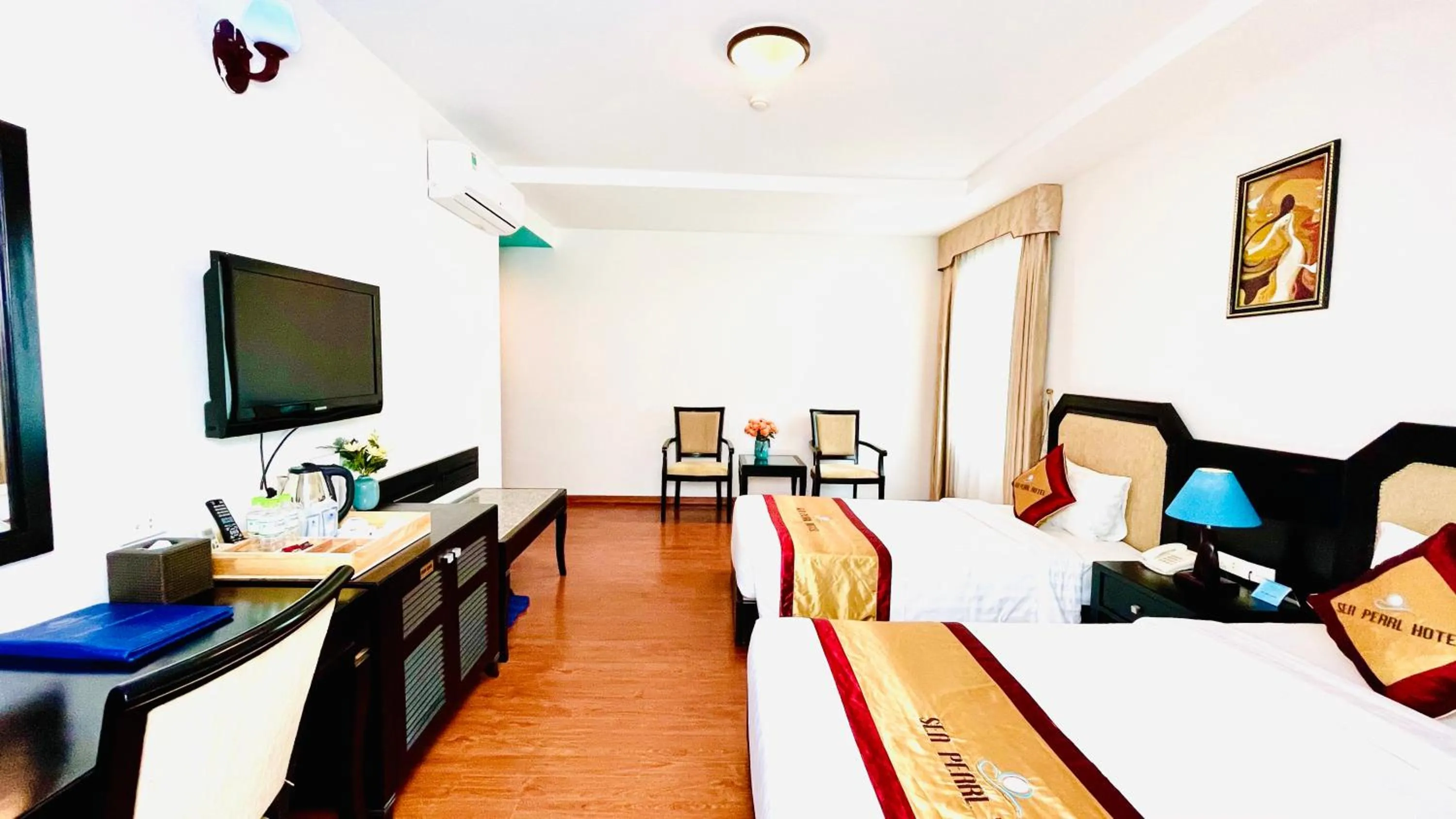 Bed in Sea Pearl Cat Ba Hotel