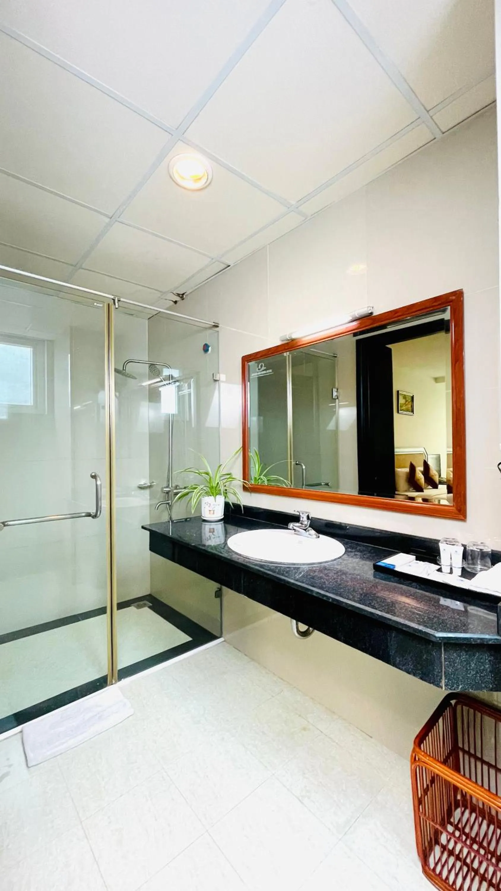 Bathroom in Sea Pearl Cat Ba Hotel