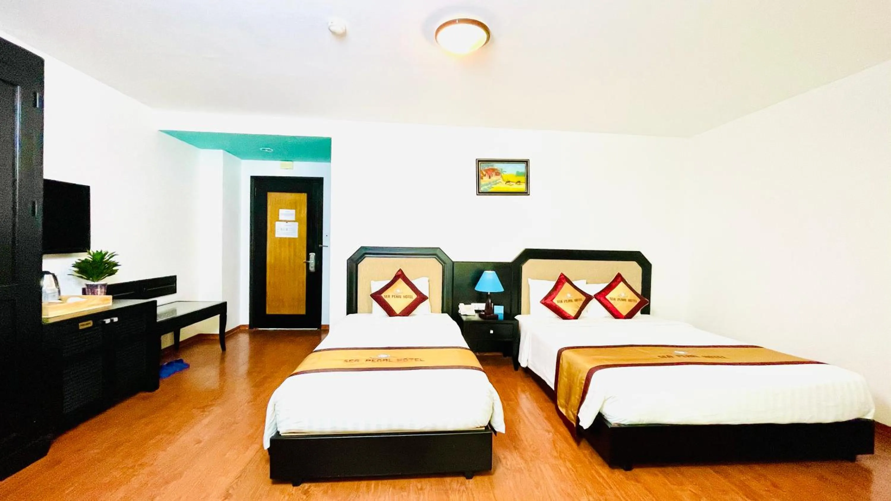 Bed in Sea Pearl Cat Ba Hotel