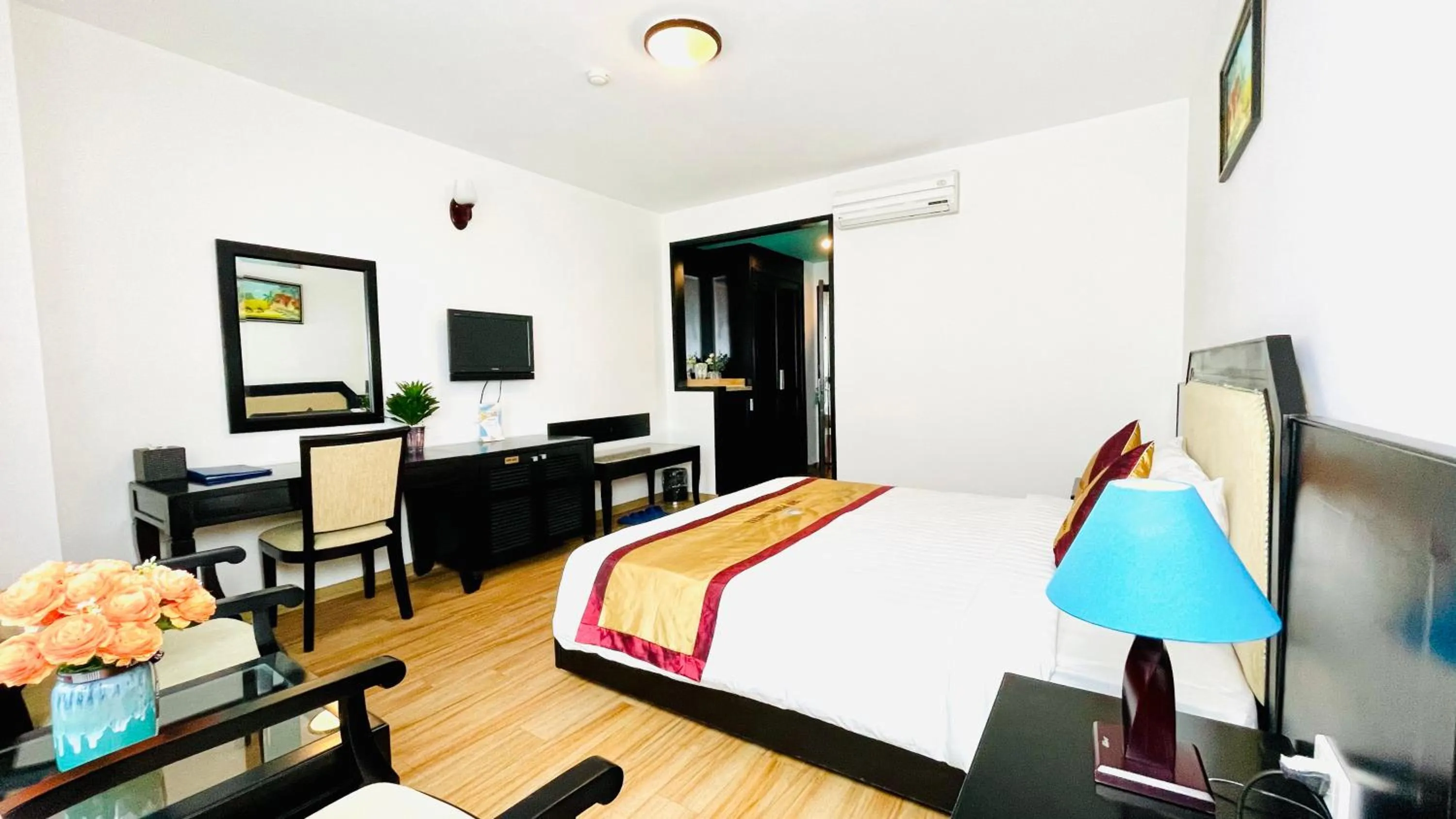 Bed in Sea Pearl Cat Ba Hotel