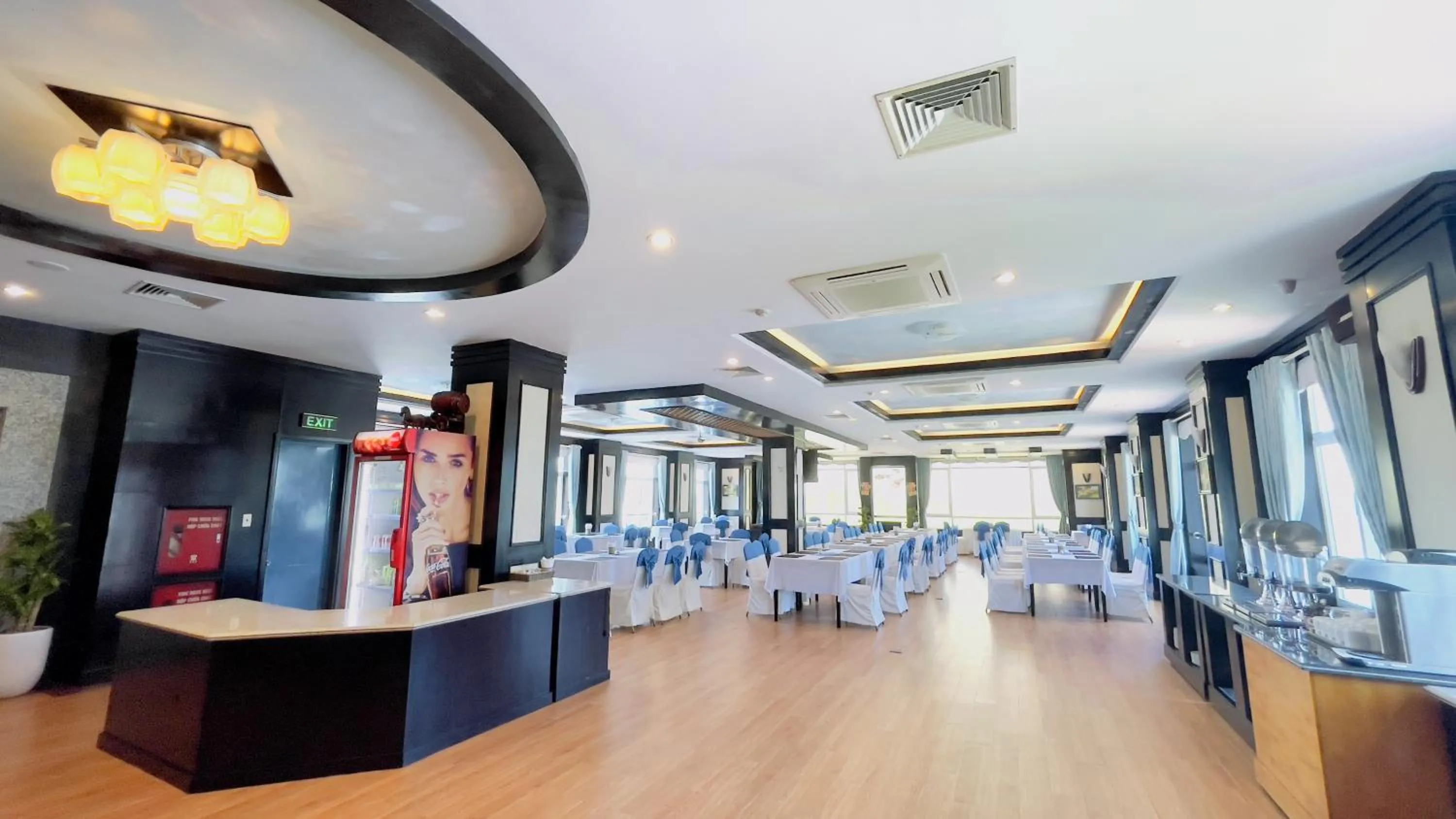 Restaurant/places to eat in Sea Pearl Cat Ba Hotel