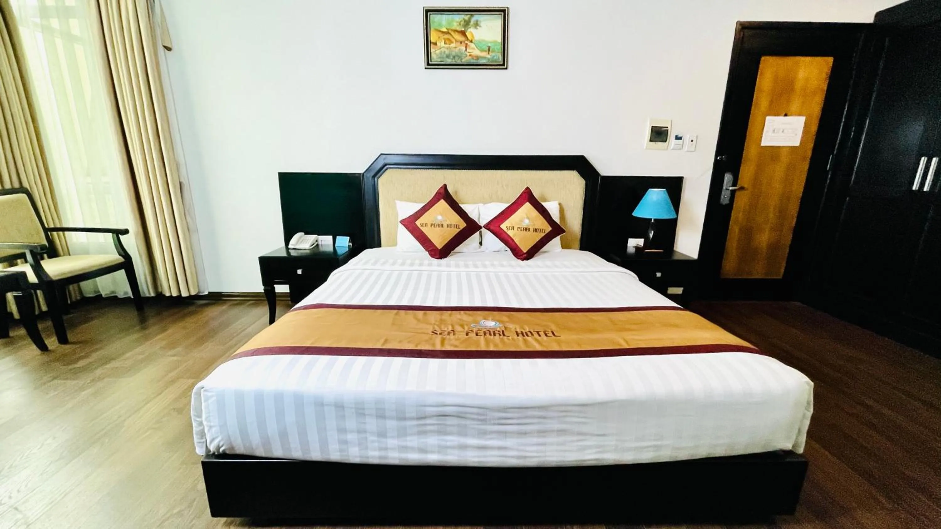 Bed in Sea Pearl Cat Ba Hotel