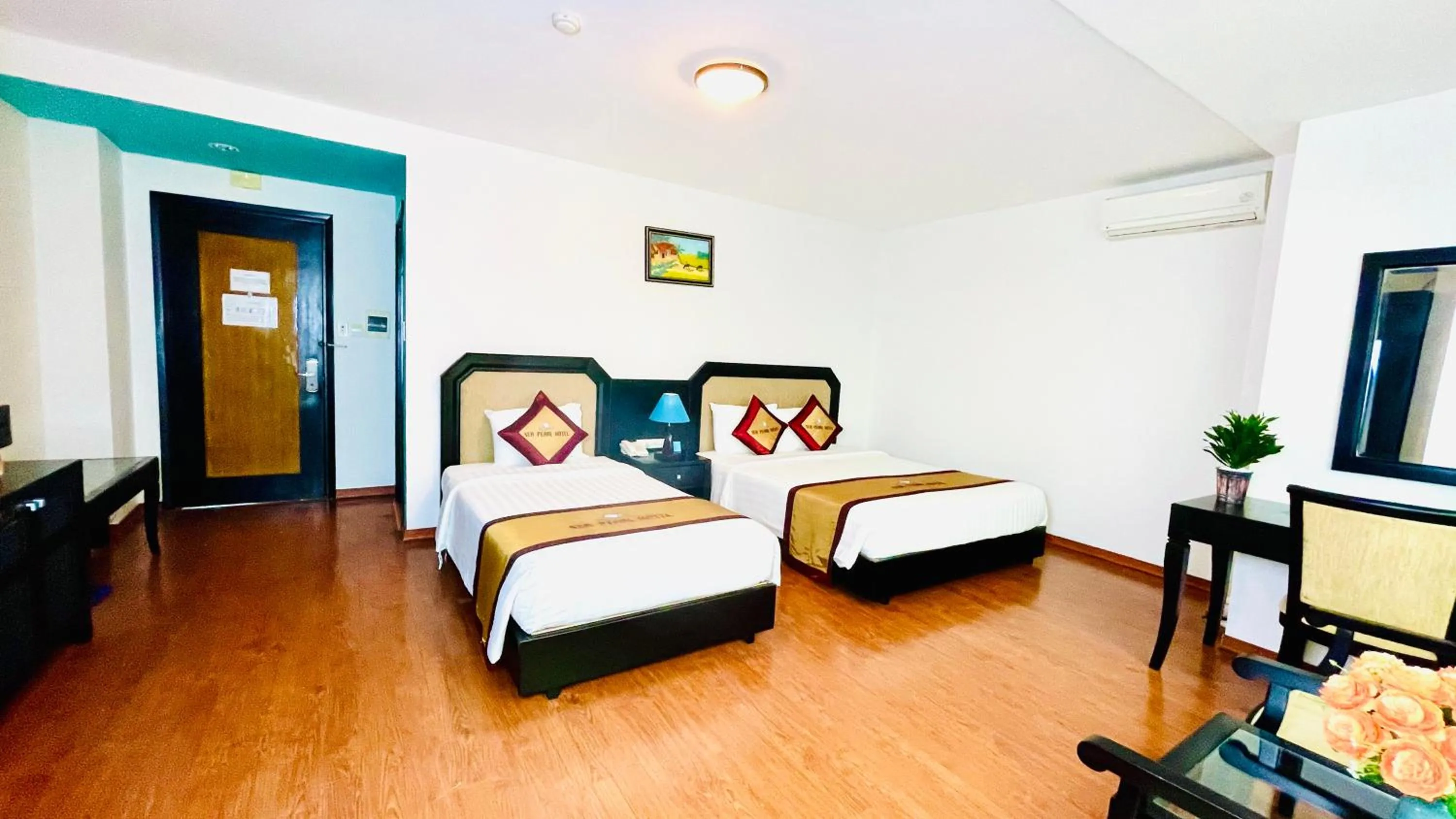 Bed in Sea Pearl Cat Ba Hotel