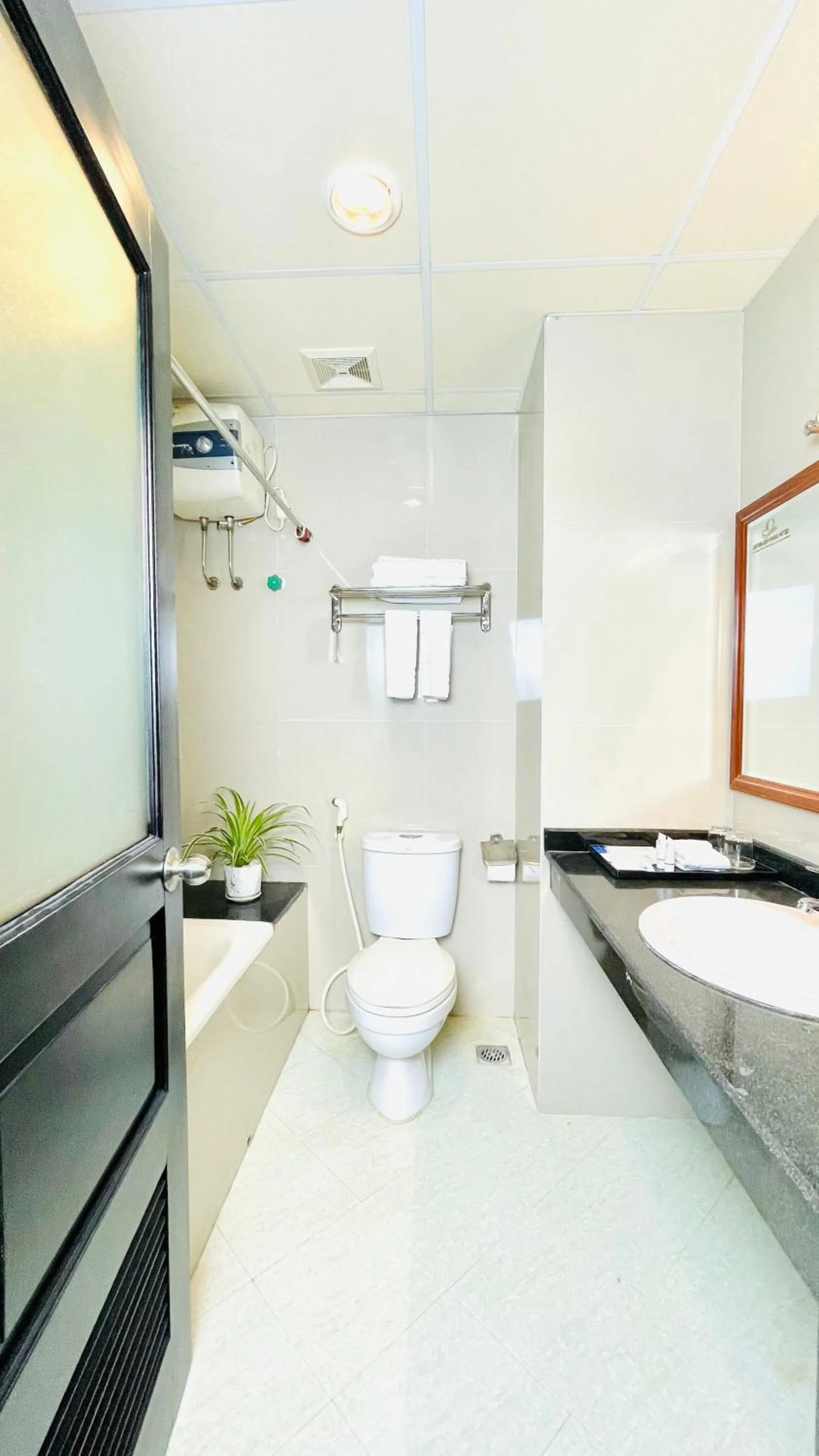 Bathroom in Sea Pearl Cat Ba Hotel