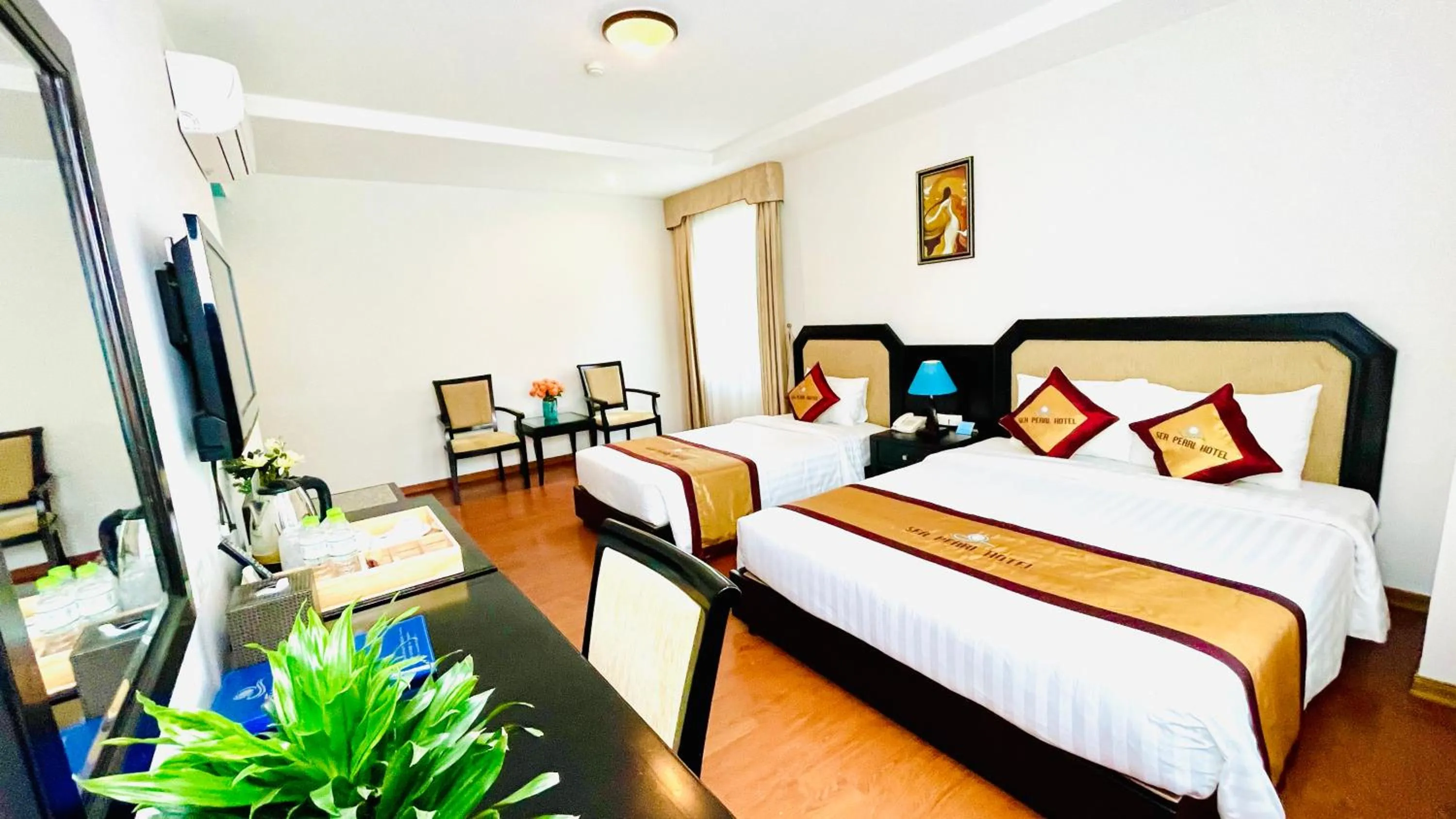 Bed in Sea Pearl Cat Ba Hotel