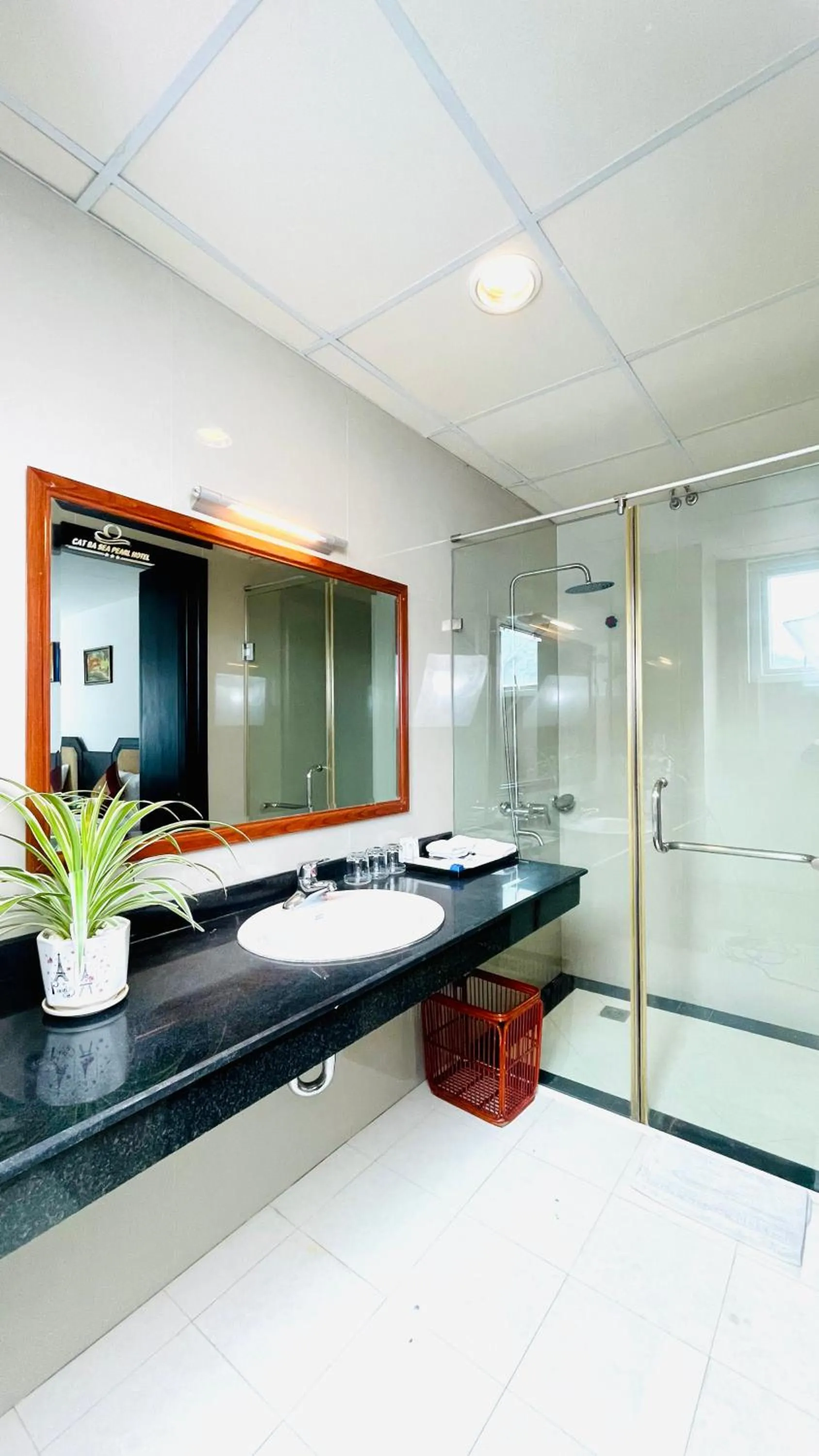 Bathroom in Sea Pearl Cat Ba Hotel