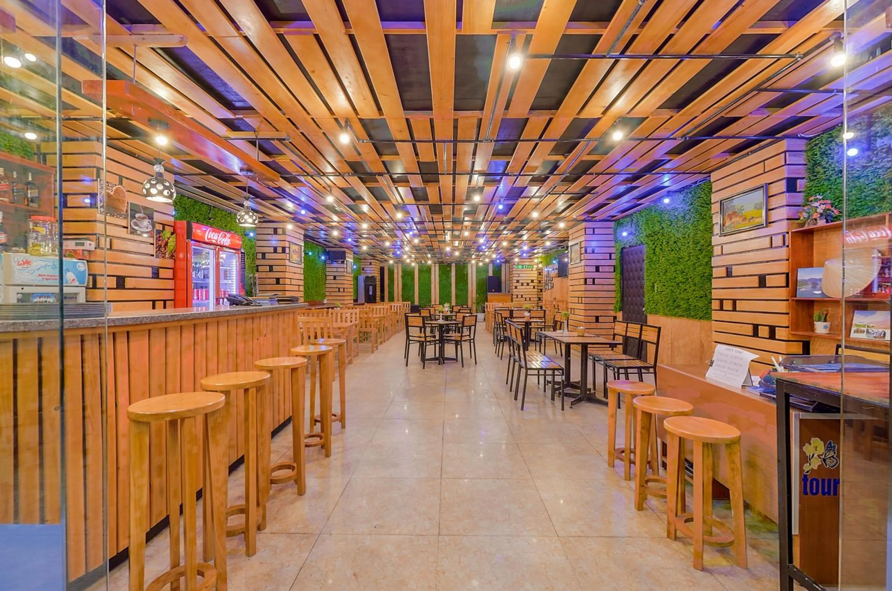 Restaurant/places to eat in Sea Pearl Cat Ba Hotel