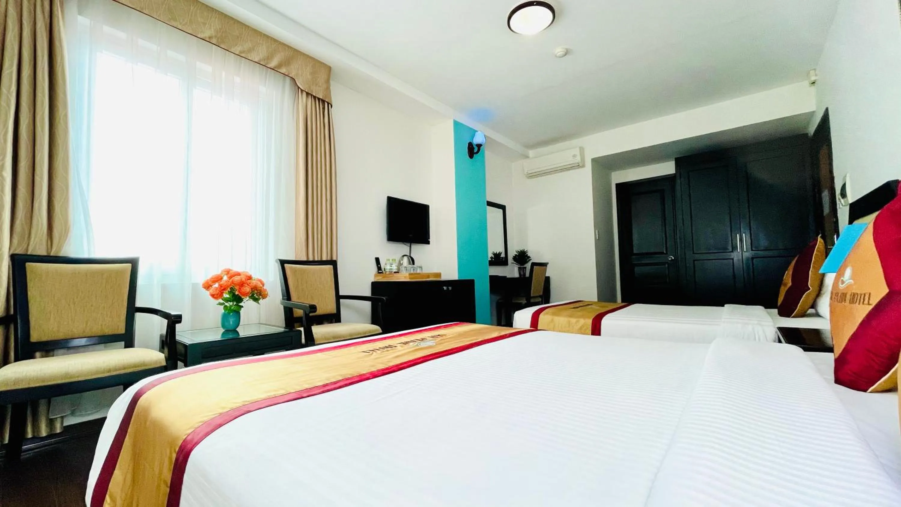 Bed in Sea Pearl Cat Ba Hotel