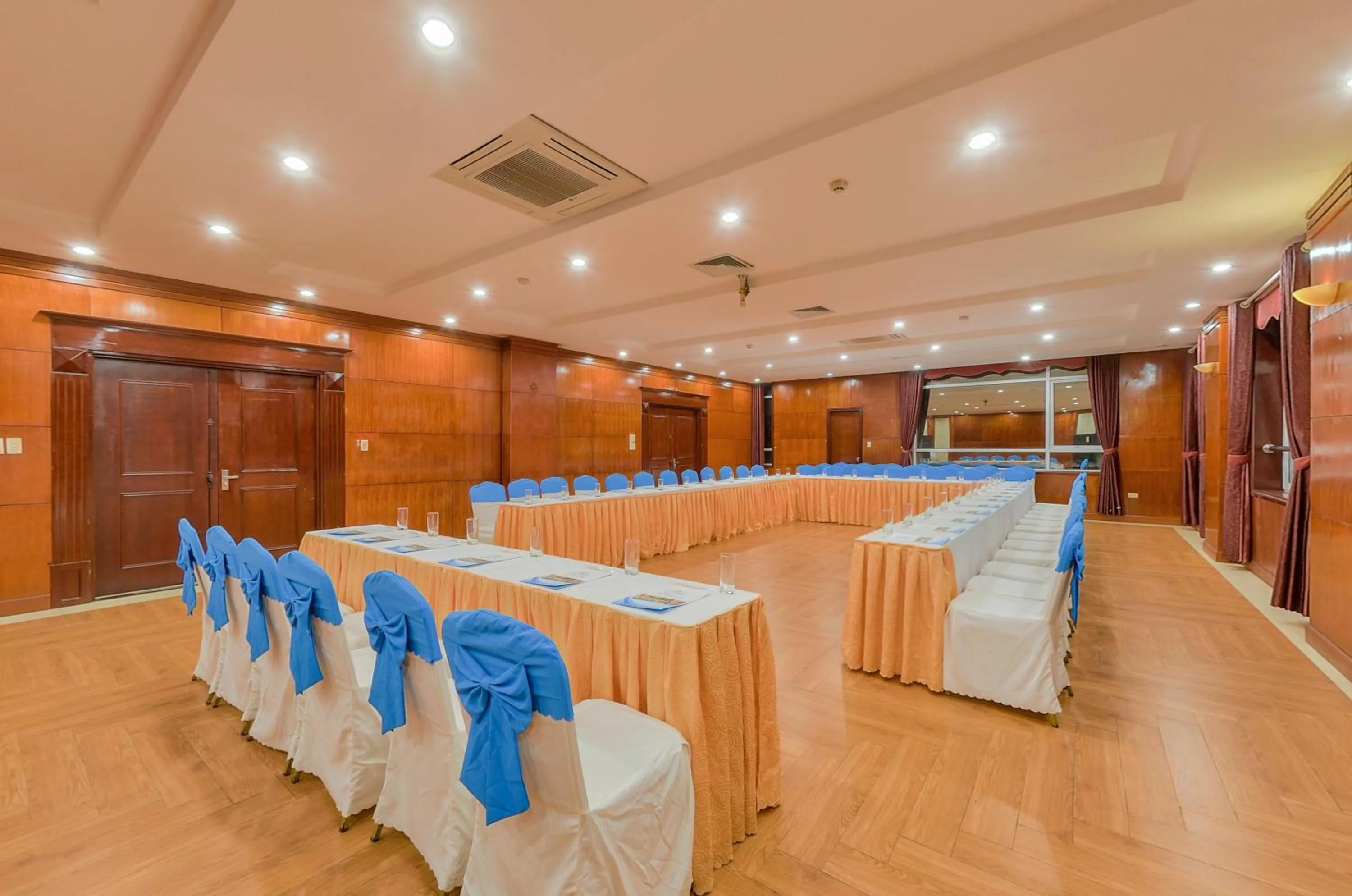 Business facilities in Sea Pearl Cat Ba Hotel