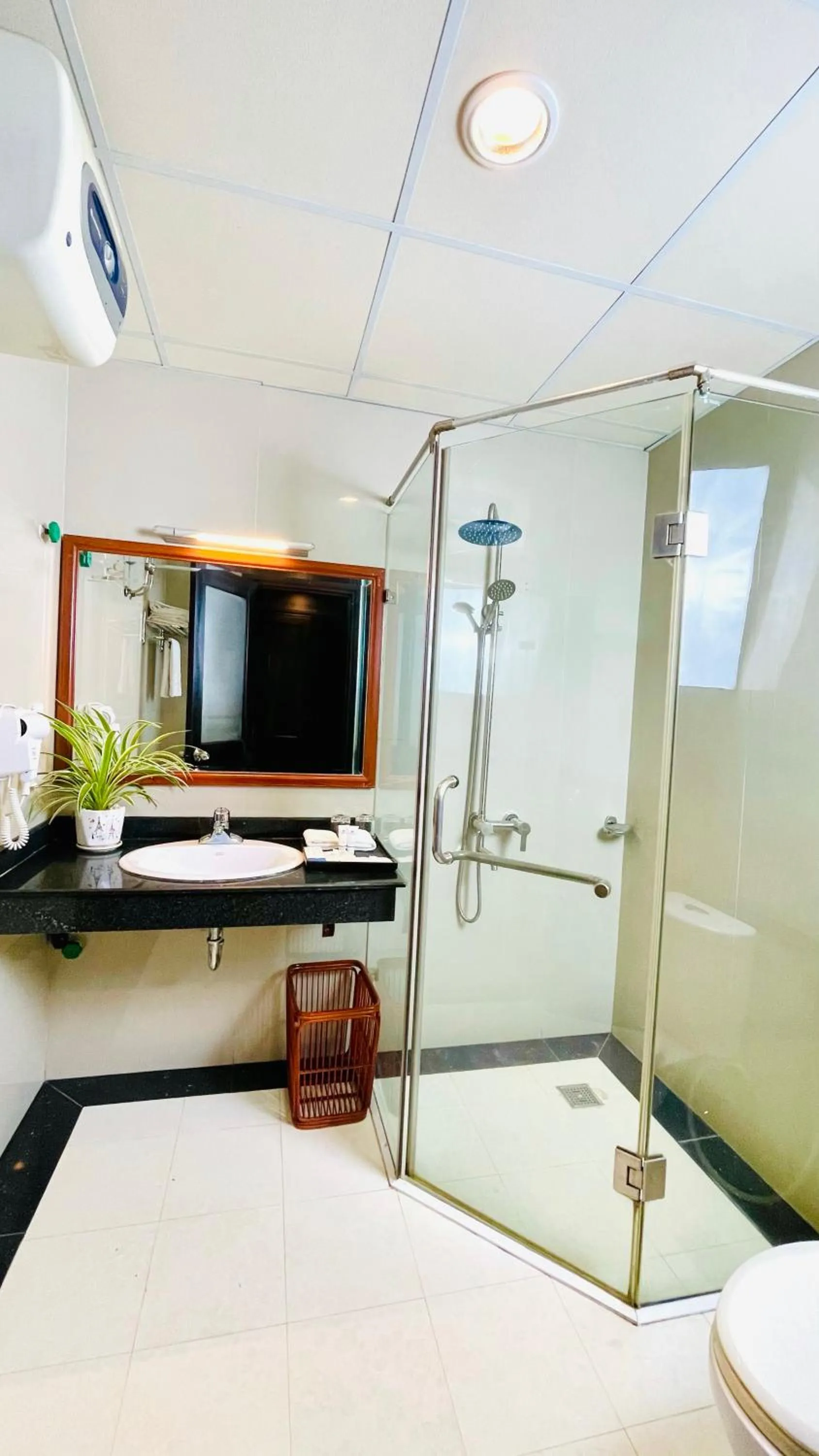 Bathroom in Sea Pearl Cat Ba Hotel