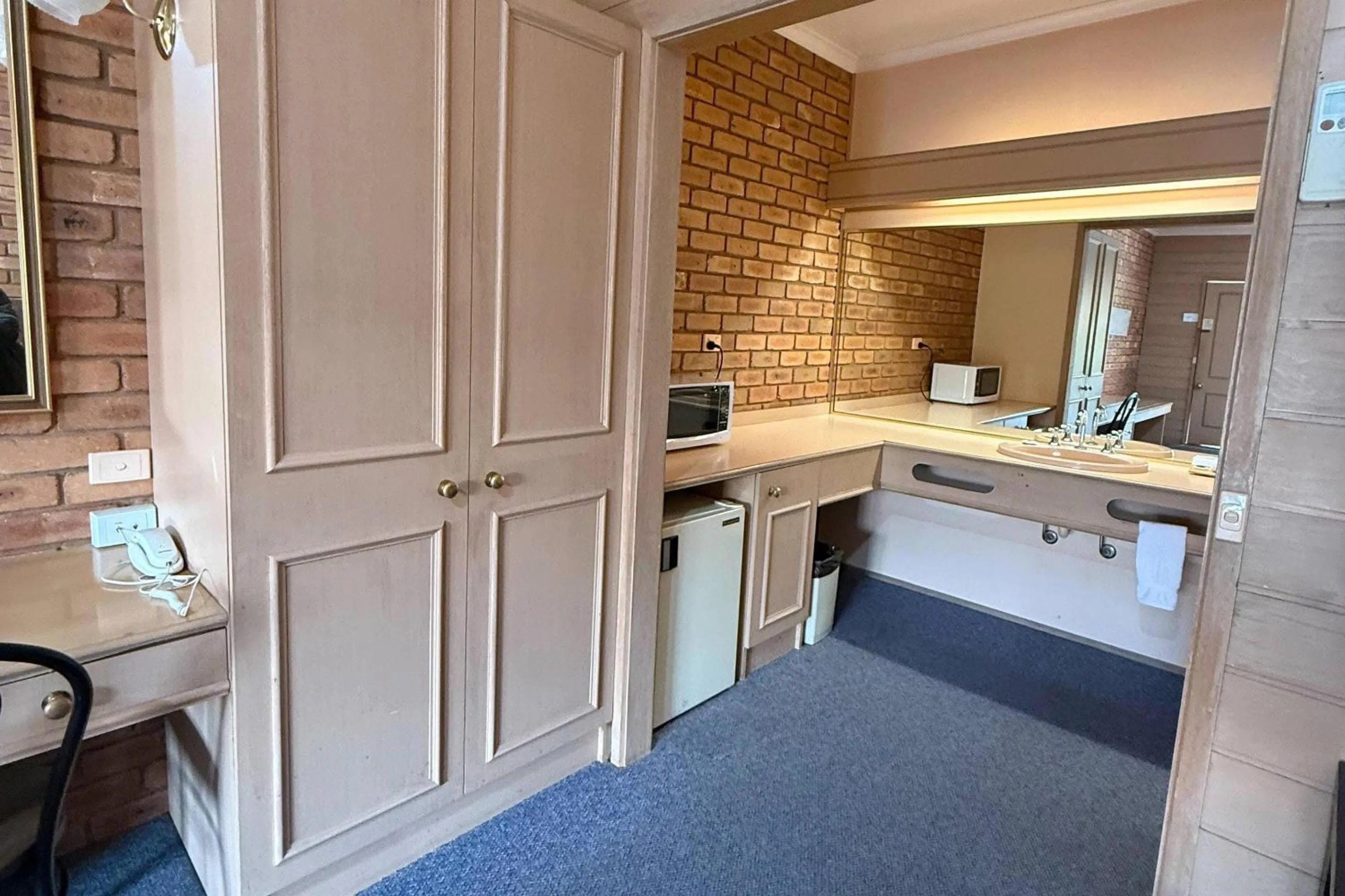 Bedroom in Quality Inn Colonial