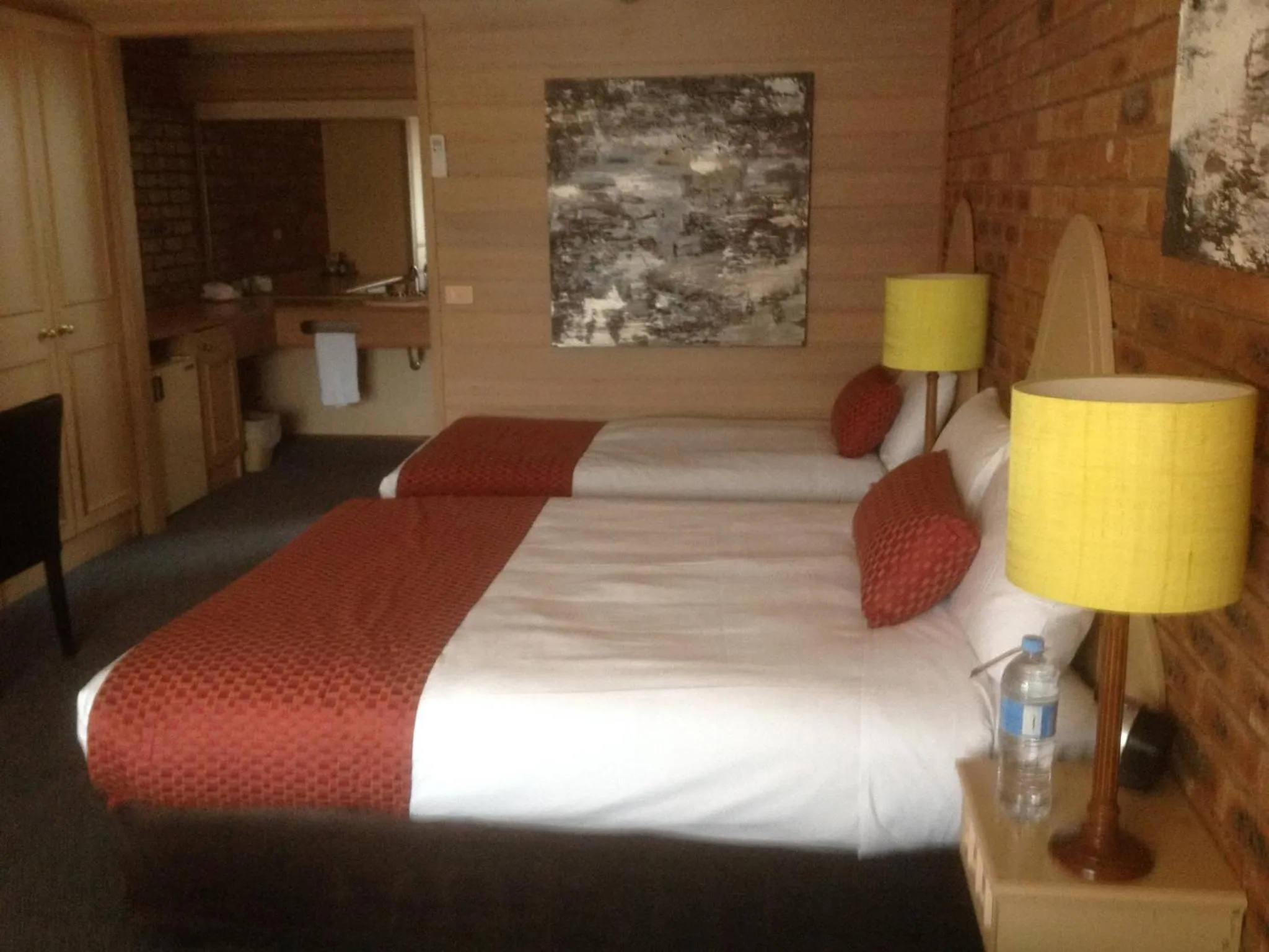 Bed in Quality Inn Colonial