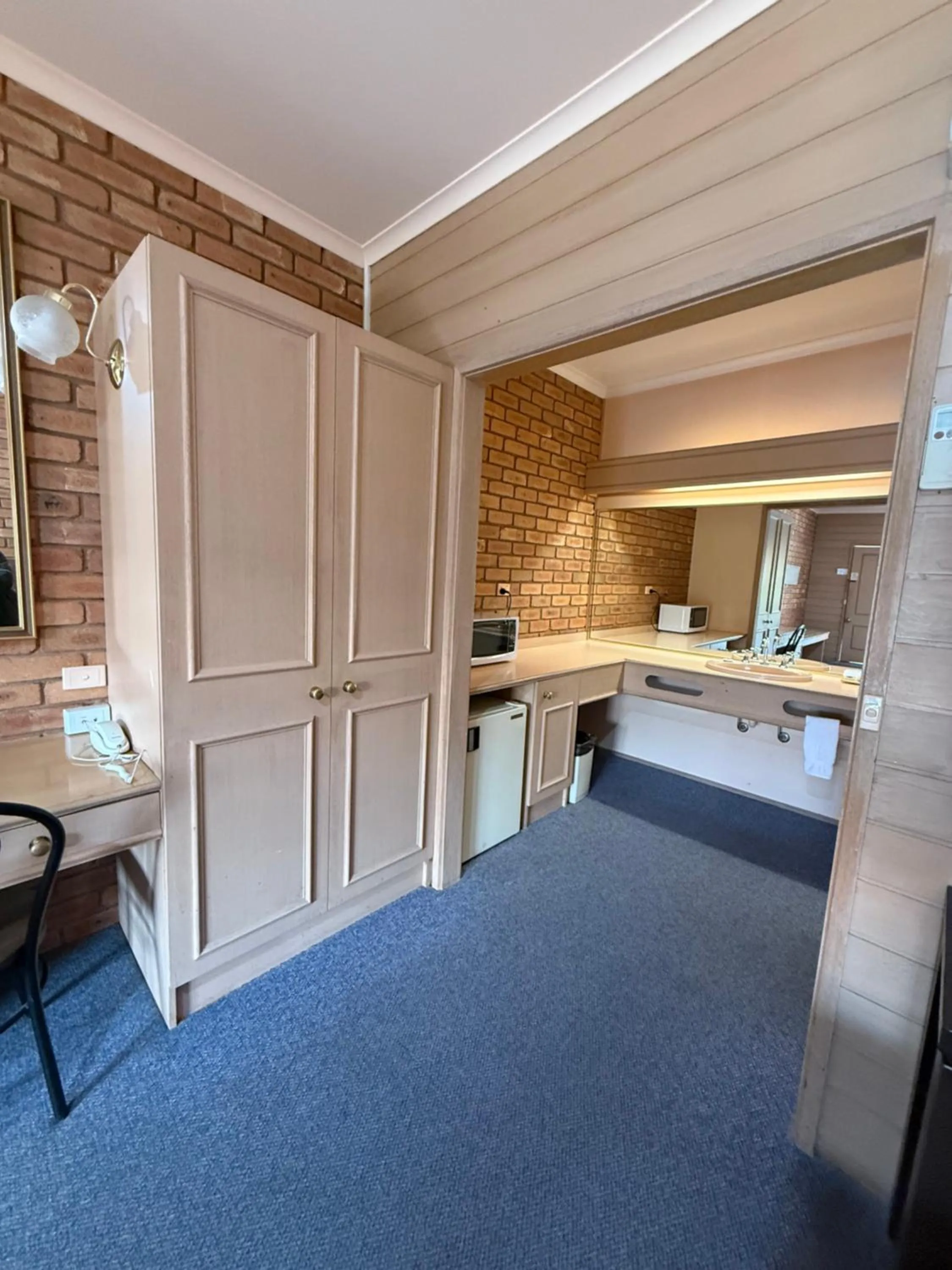 Bed in Quality Inn Colonial