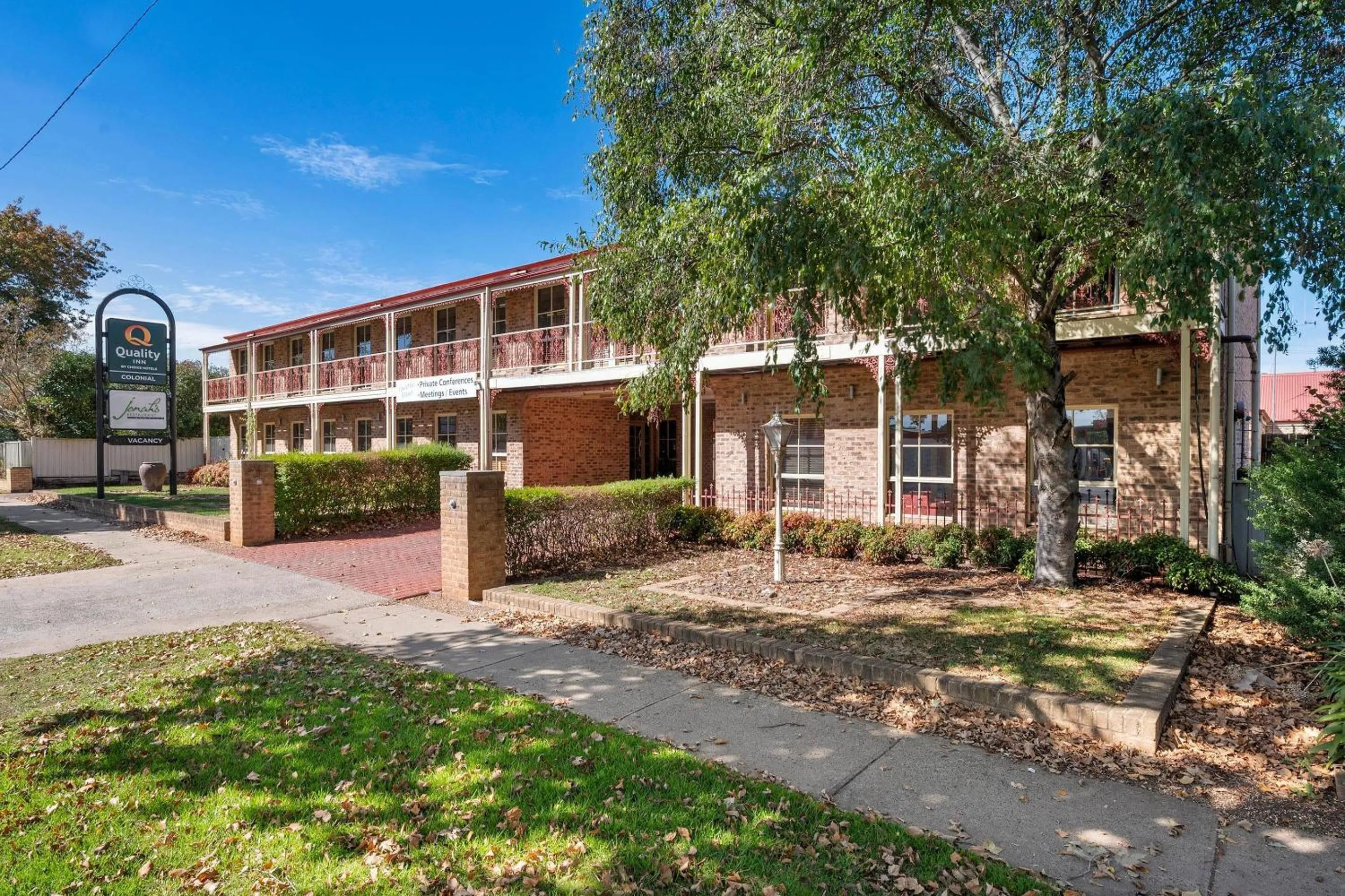 Property building in Quality Inn Colonial