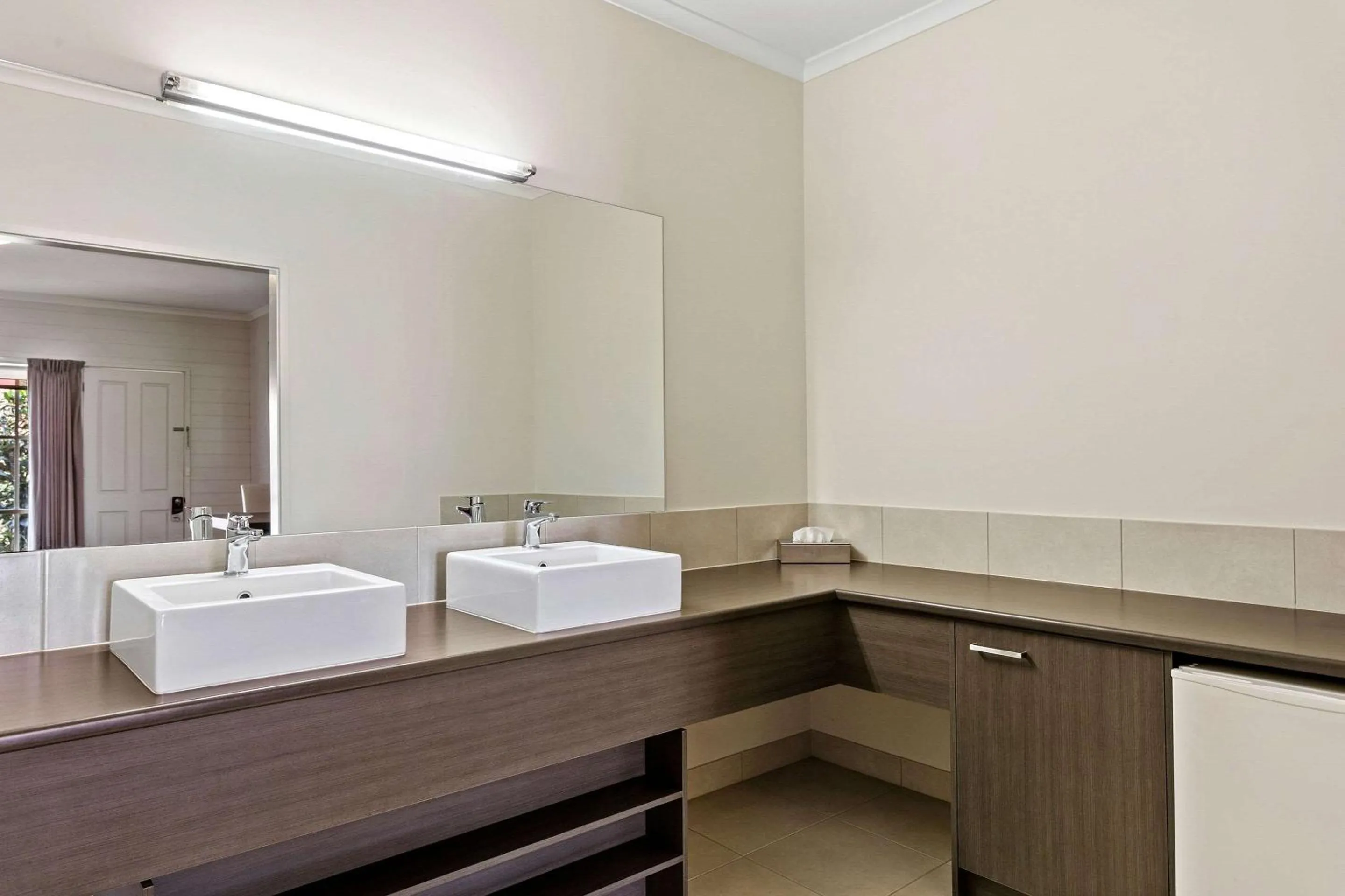 Bedroom in Quality Inn Colonial