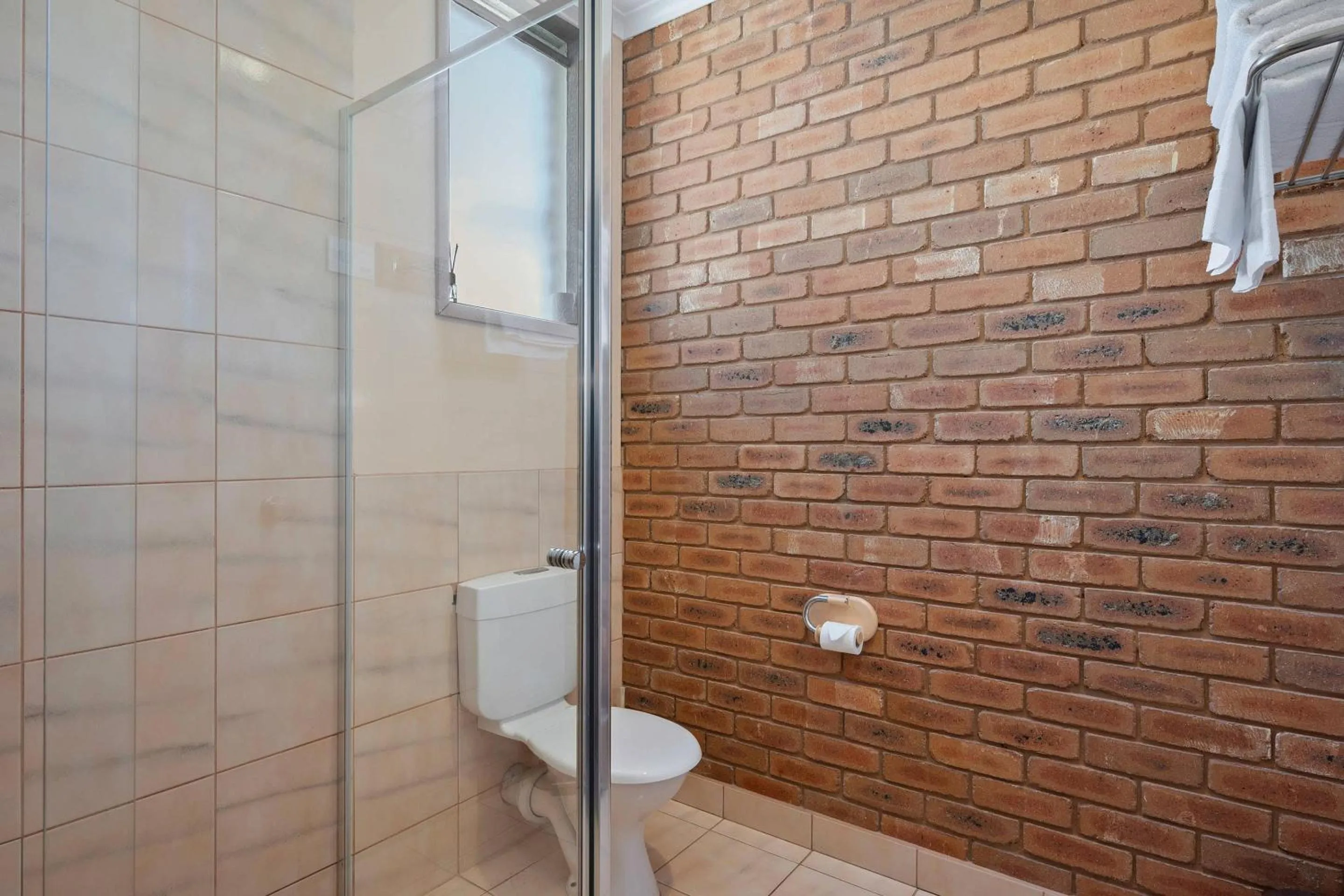 Bedroom in Quality Inn Colonial