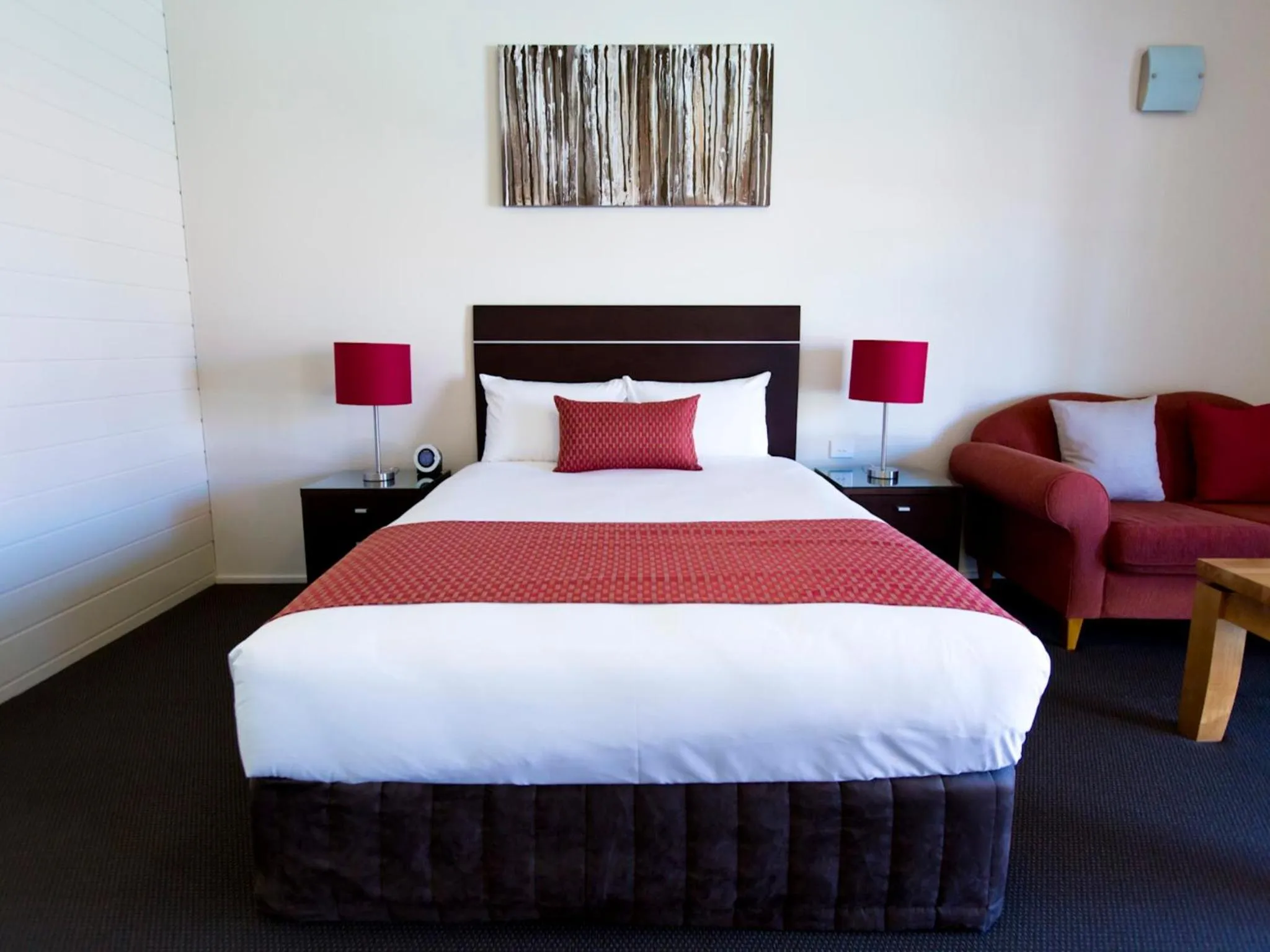 Bed in Quality Inn Colonial