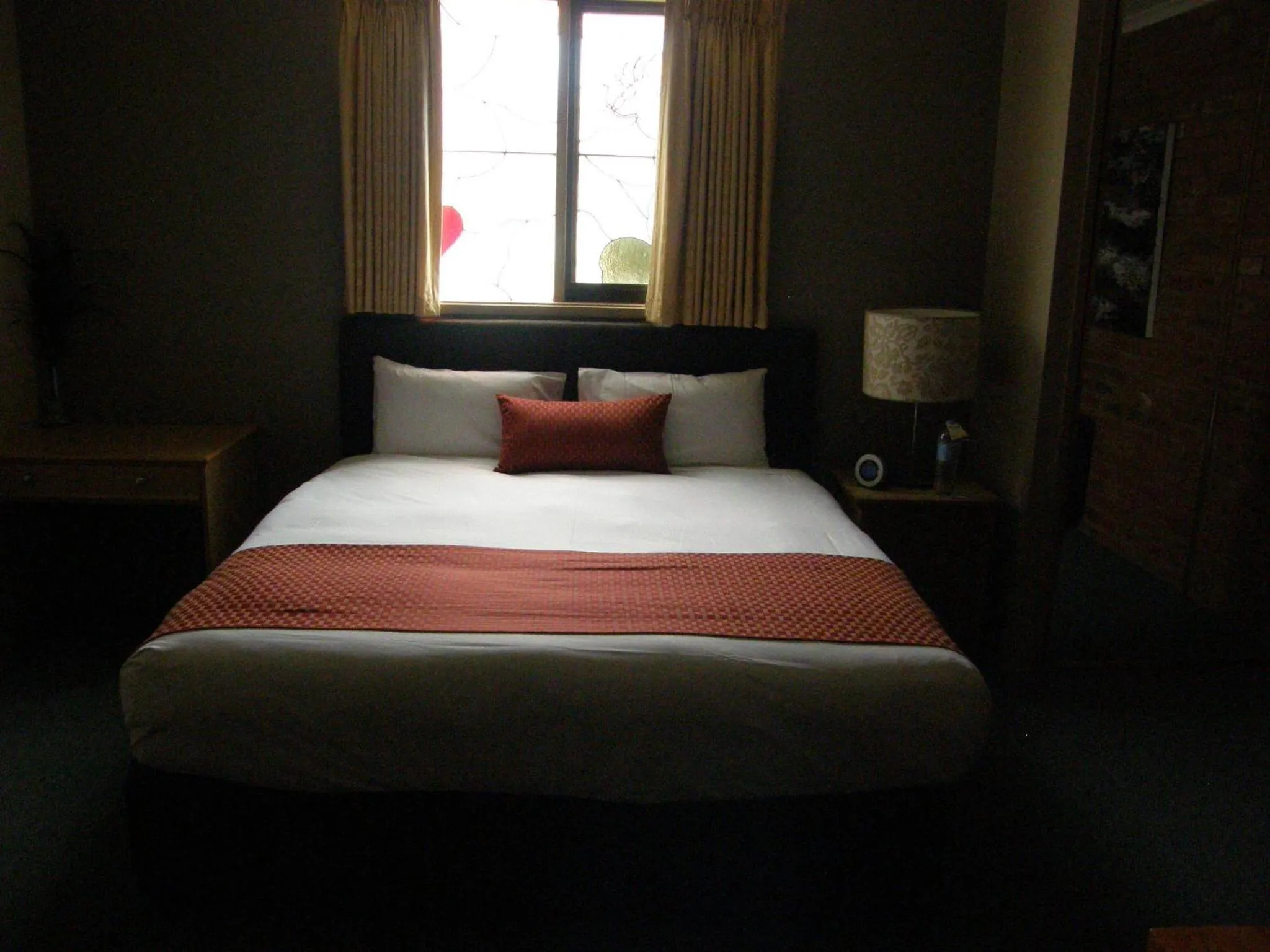 Bed in Quality Inn Colonial