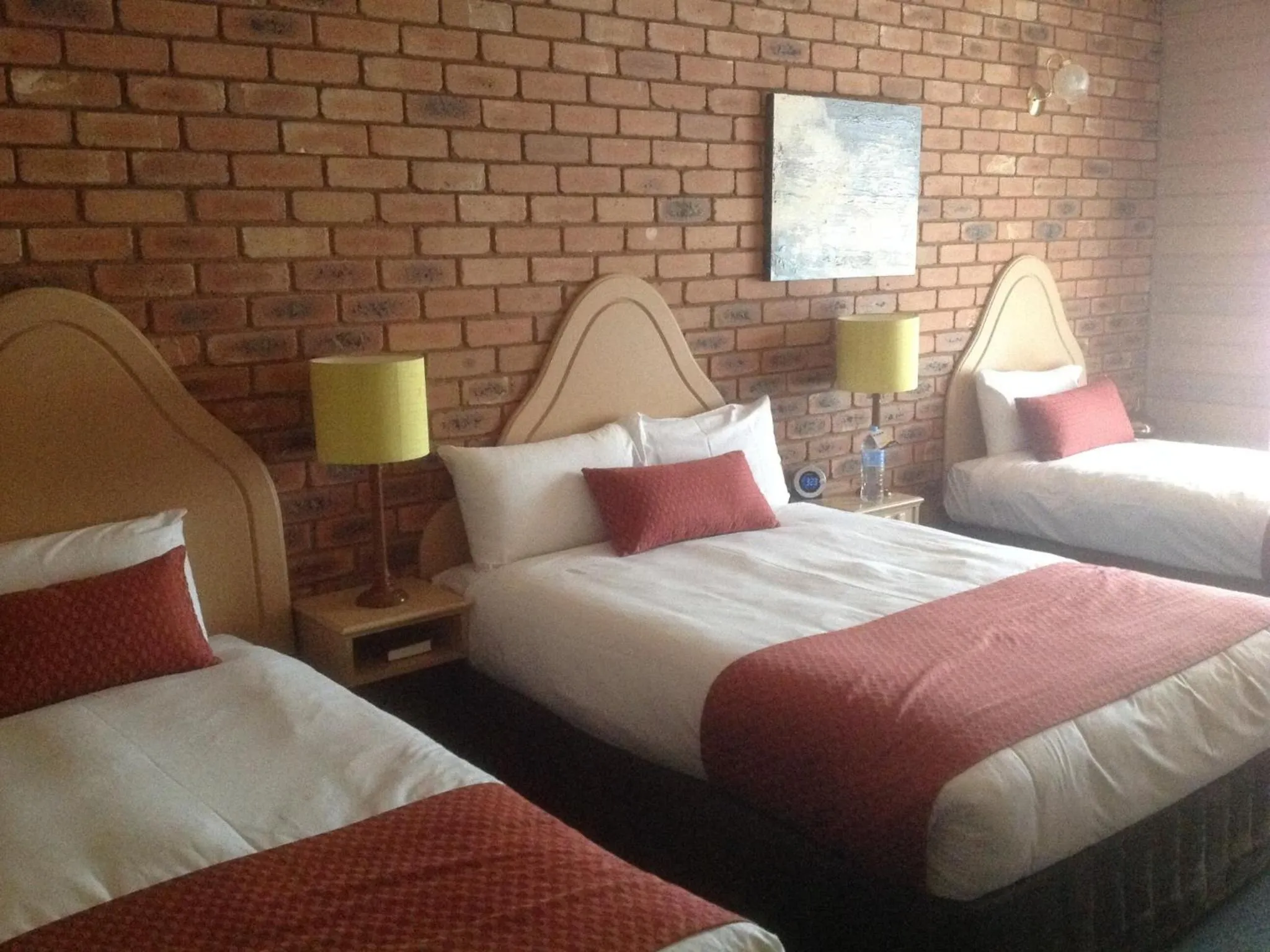 Bed in Quality Inn Colonial