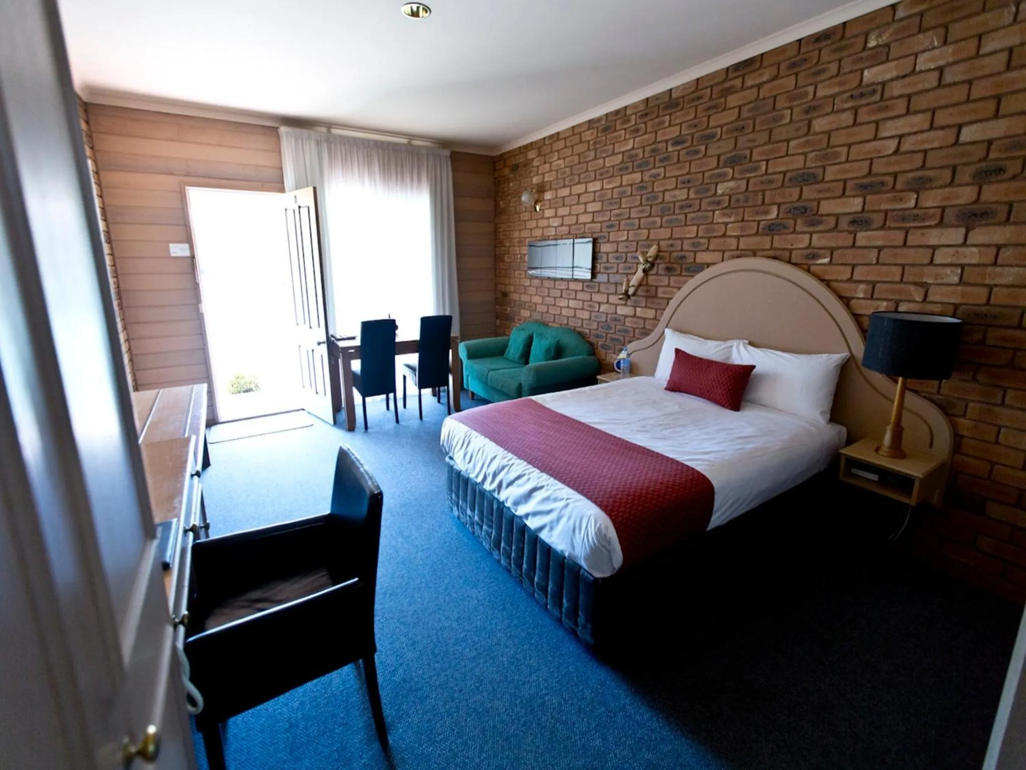 Photo of the whole room, Bed in Quality Inn Colonial