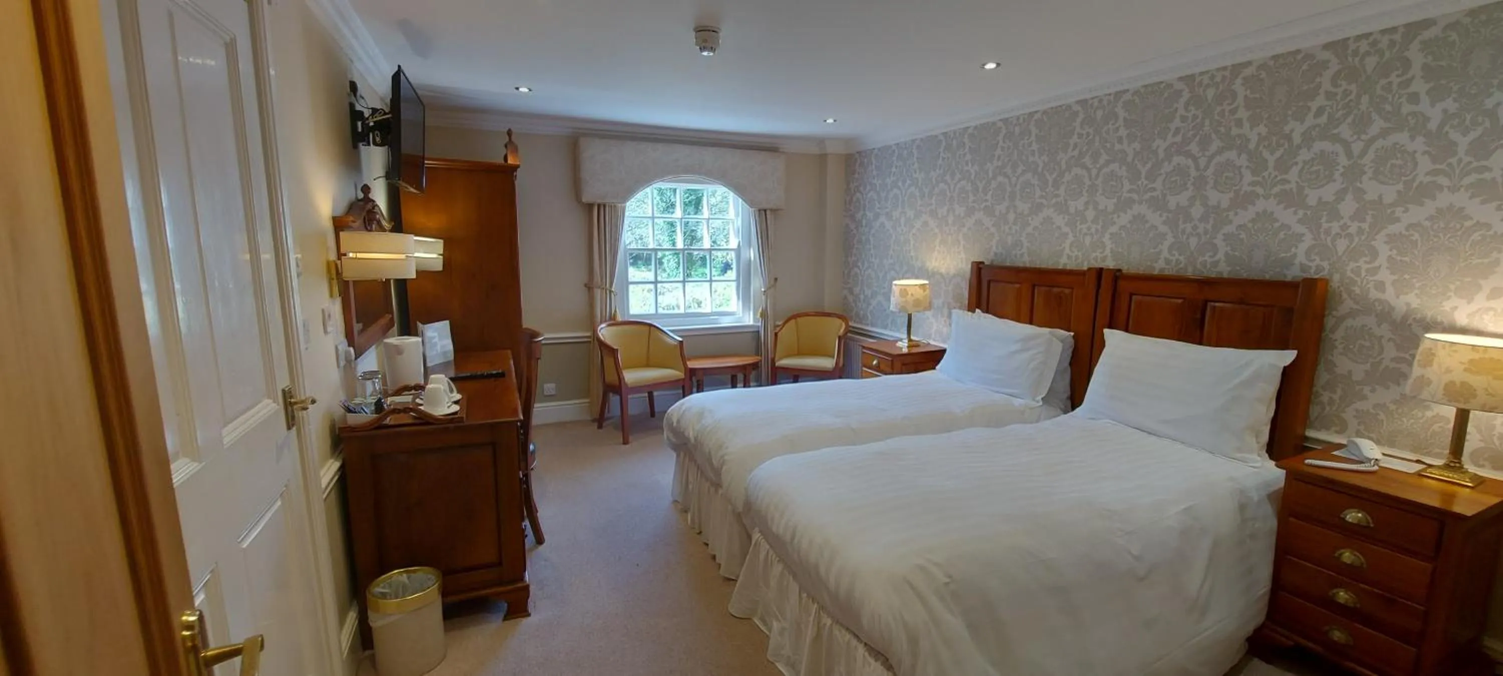 Photo of the whole room, Bed in Rose in Vale Country House Hotel