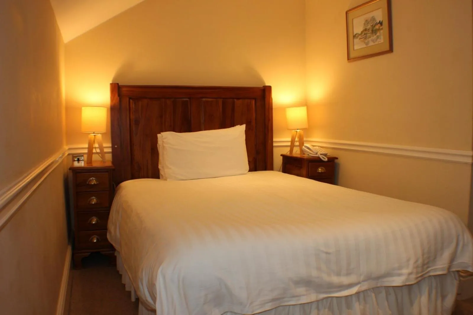 Bed in Rose in Vale Country House Hotel