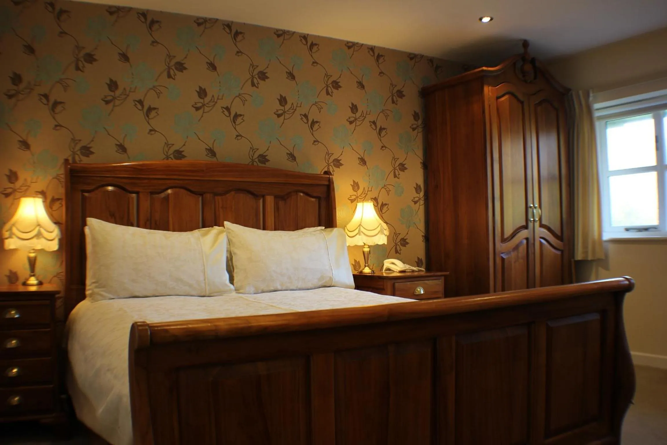 Bedroom, Bed in Rose in Vale Country House Hotel