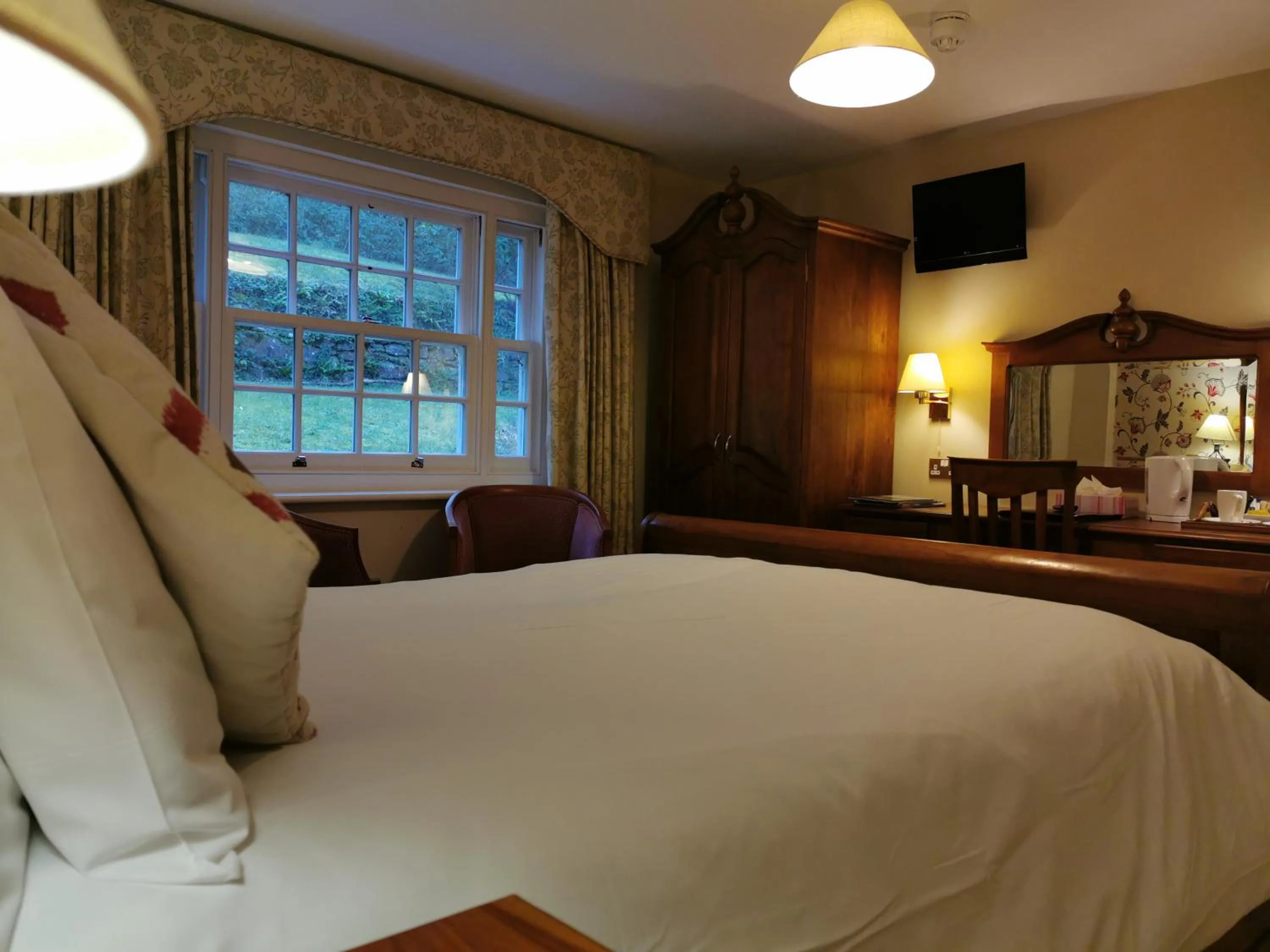 Bed in Rose in Vale Country House Hotel