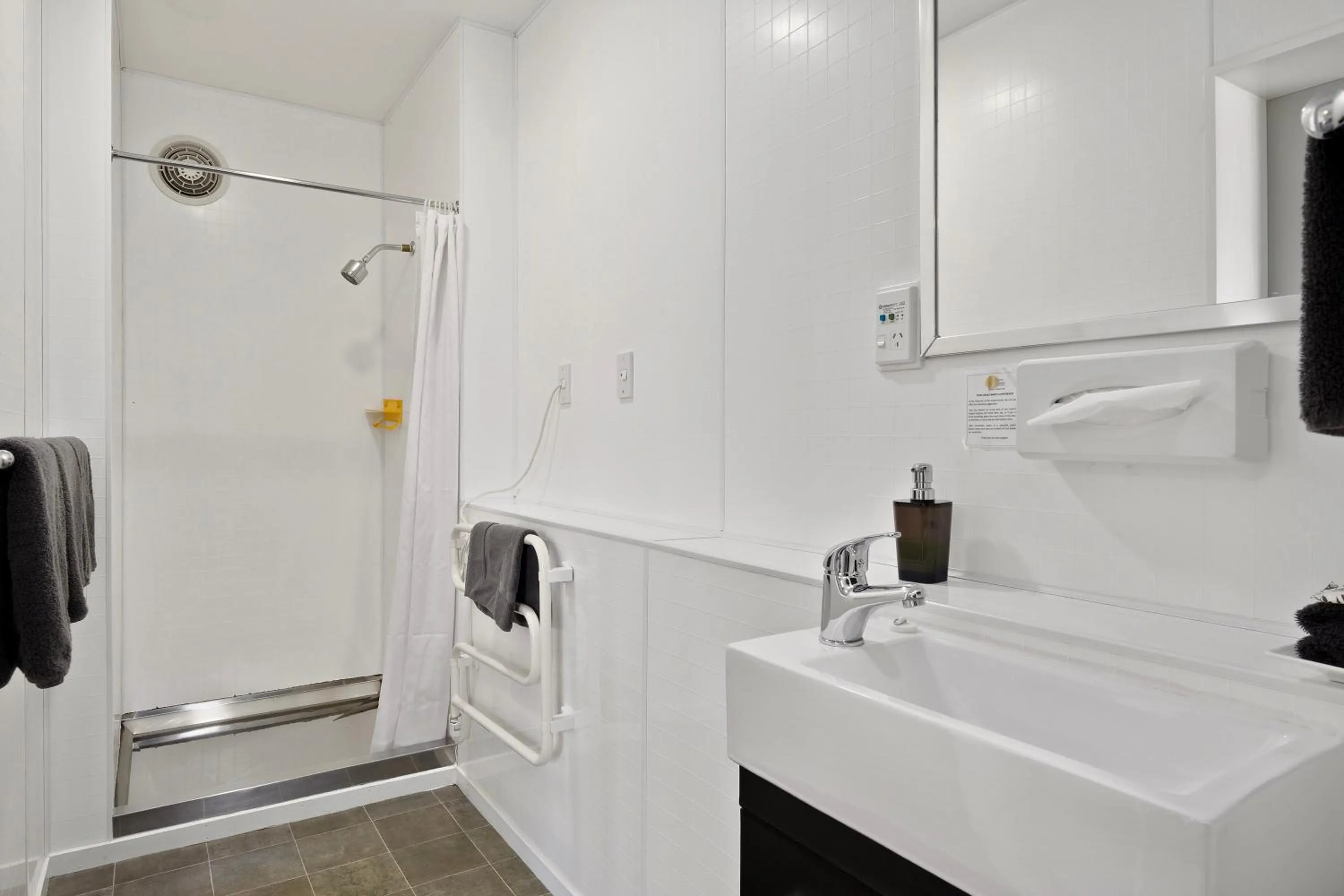 Central Gateway Motel