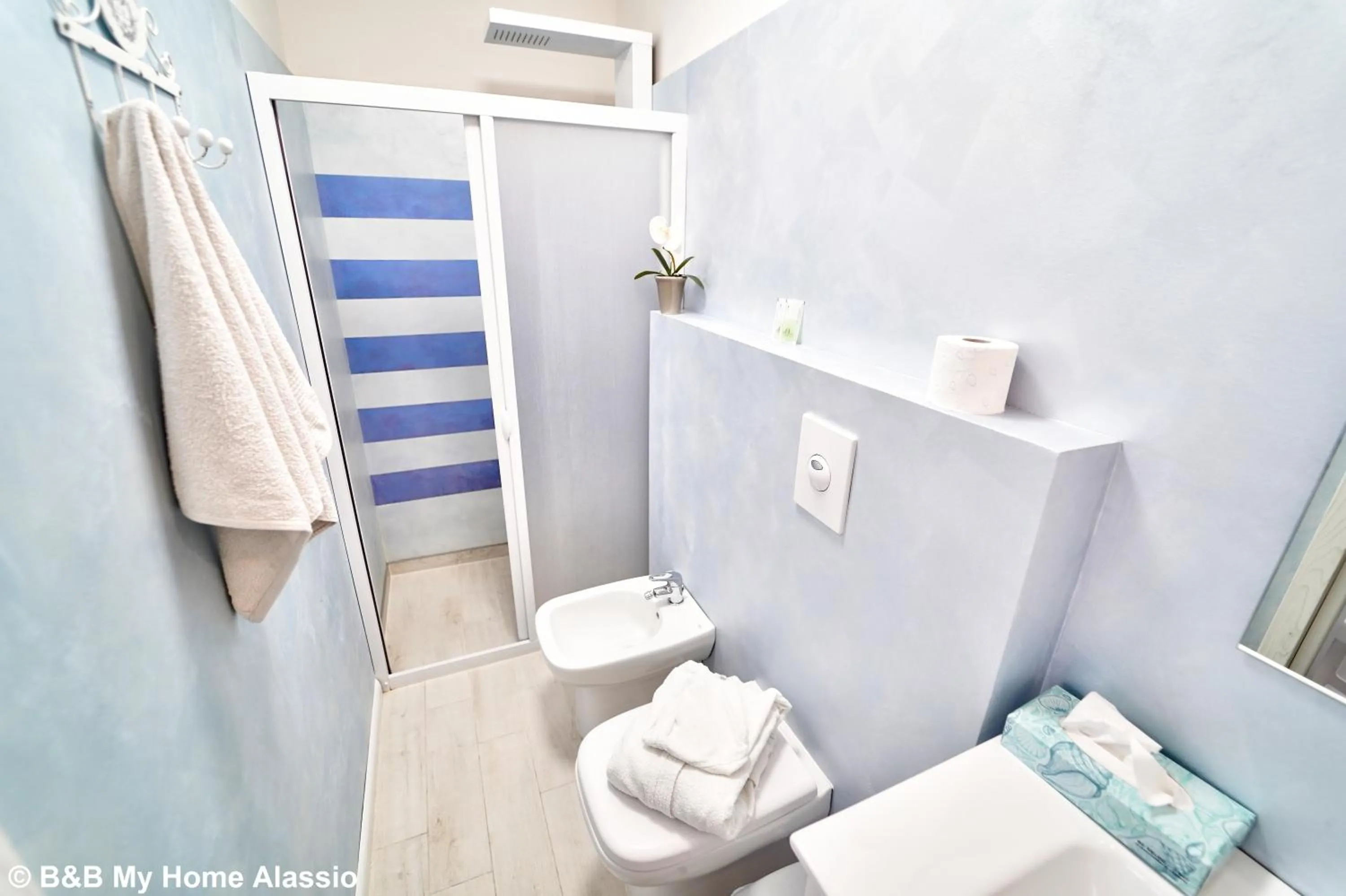 Shower in Bed & Breakfast My Home - Alassio