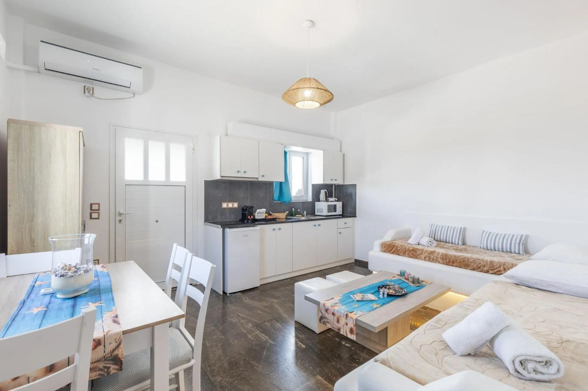 Bed in Mykonian Breeze