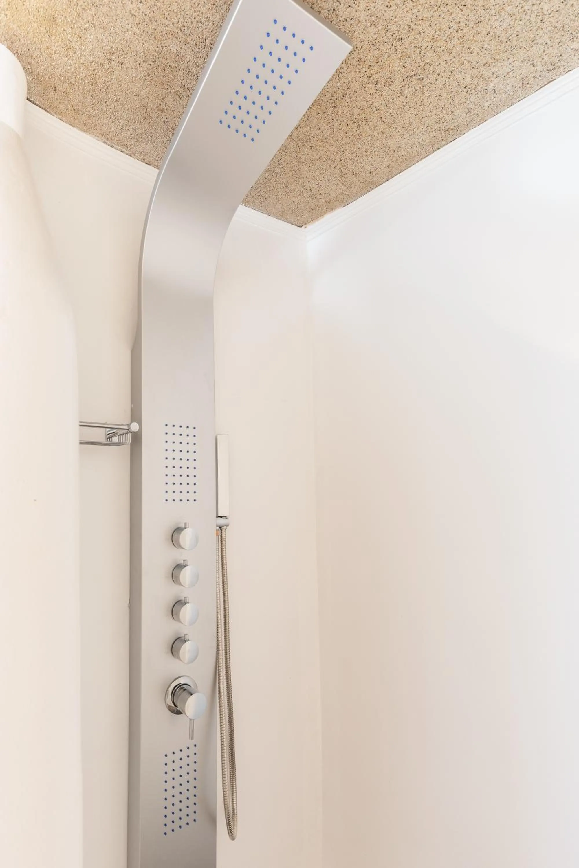 Shower in Mykonian Breeze